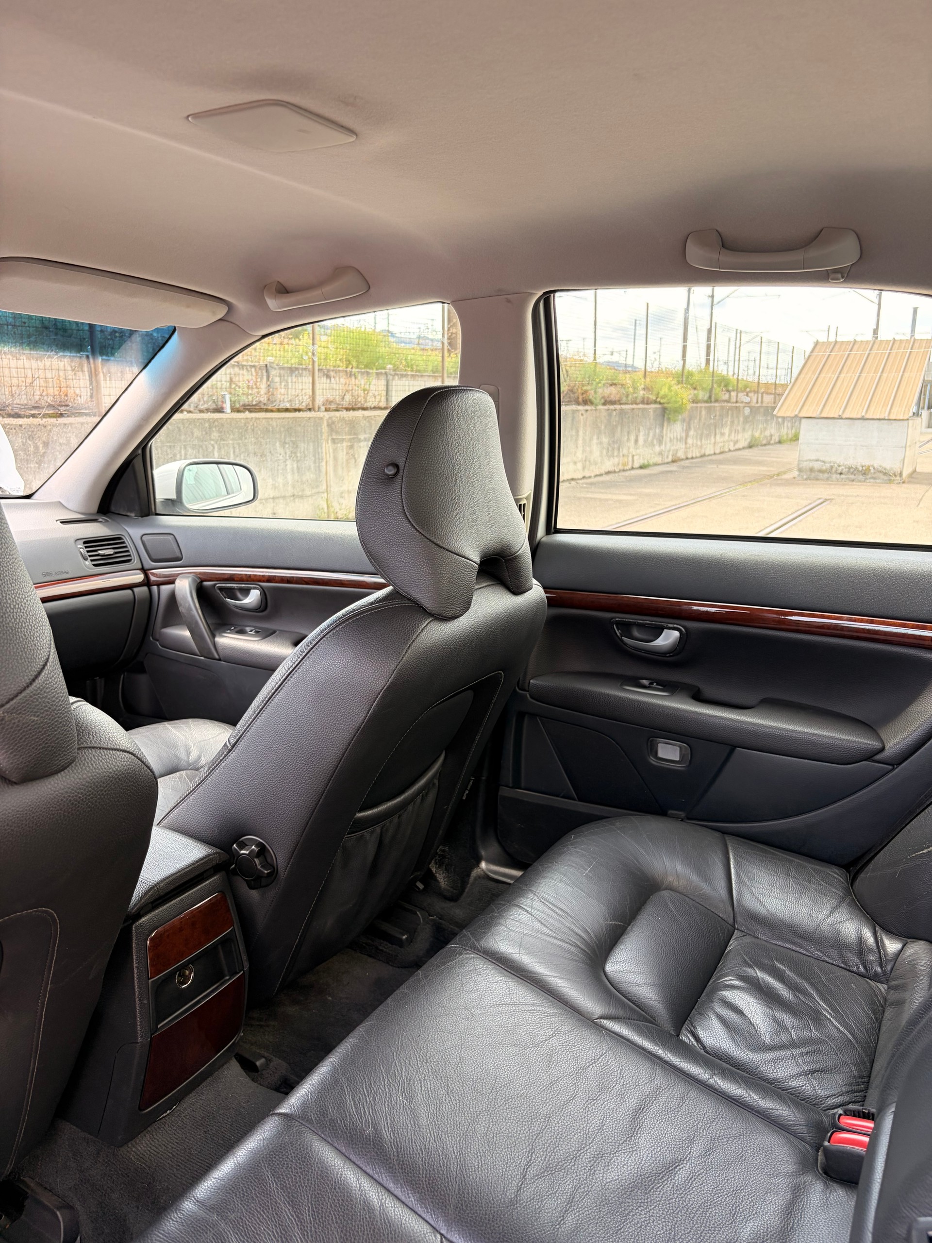 VOLVO S80-image-13