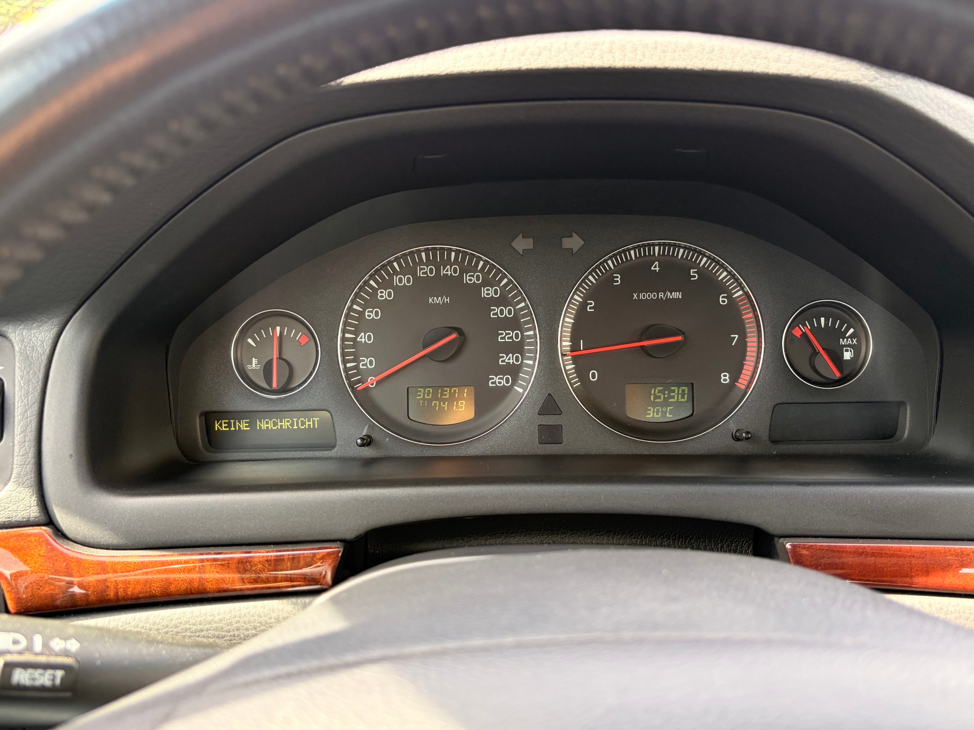 VOLVO S80-image-15