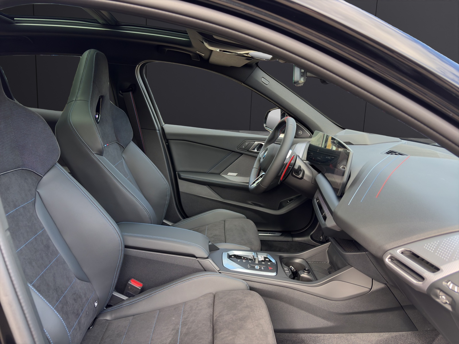 BMW M135i xDrive-image-10