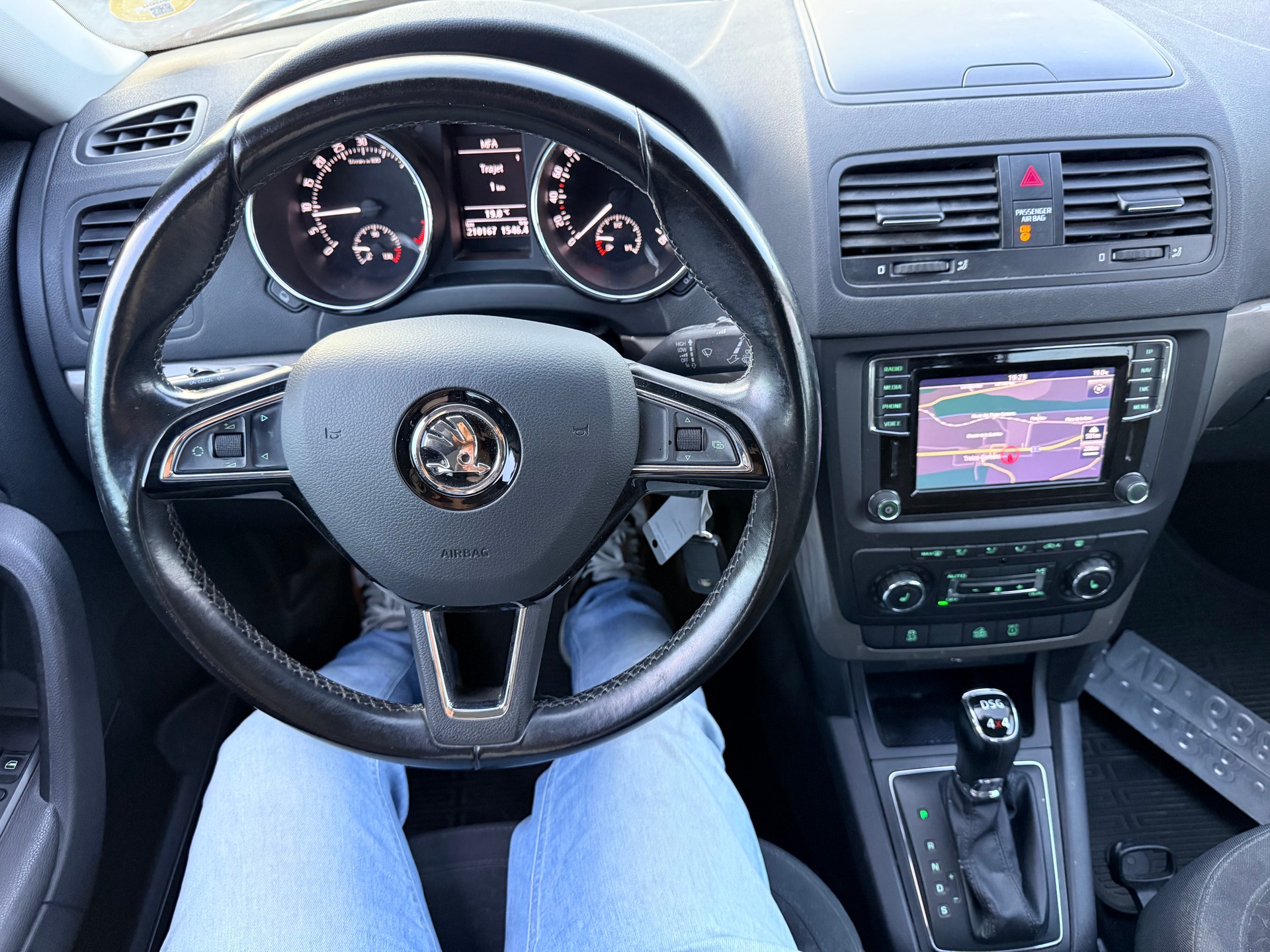 SKODA Yeti 2.0 TDI Outdoor Adventure 4x4 DSG-image-13