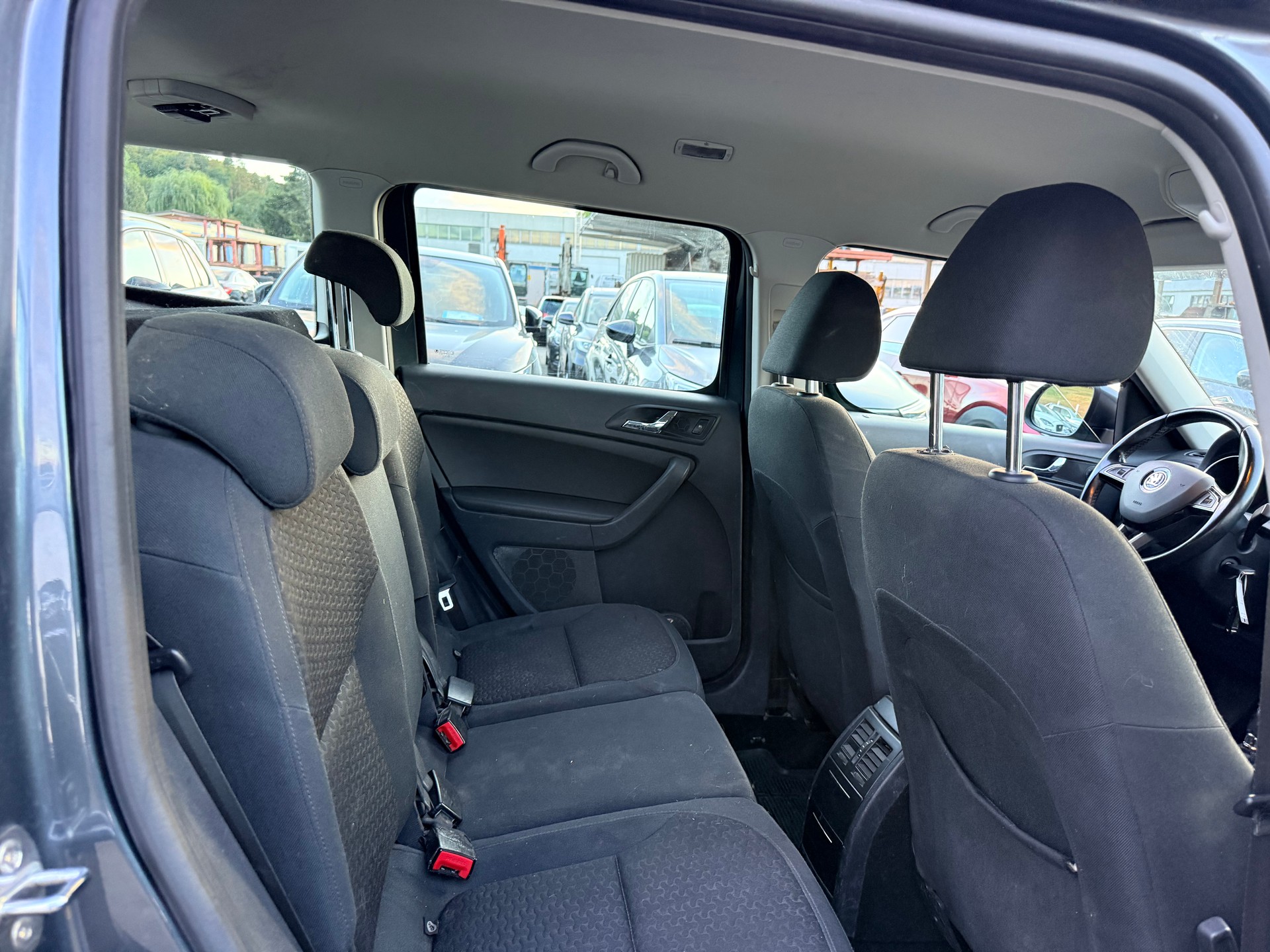 SKODA Yeti 2.0 TDI Outdoor Adventure 4x4 DSG-image-12