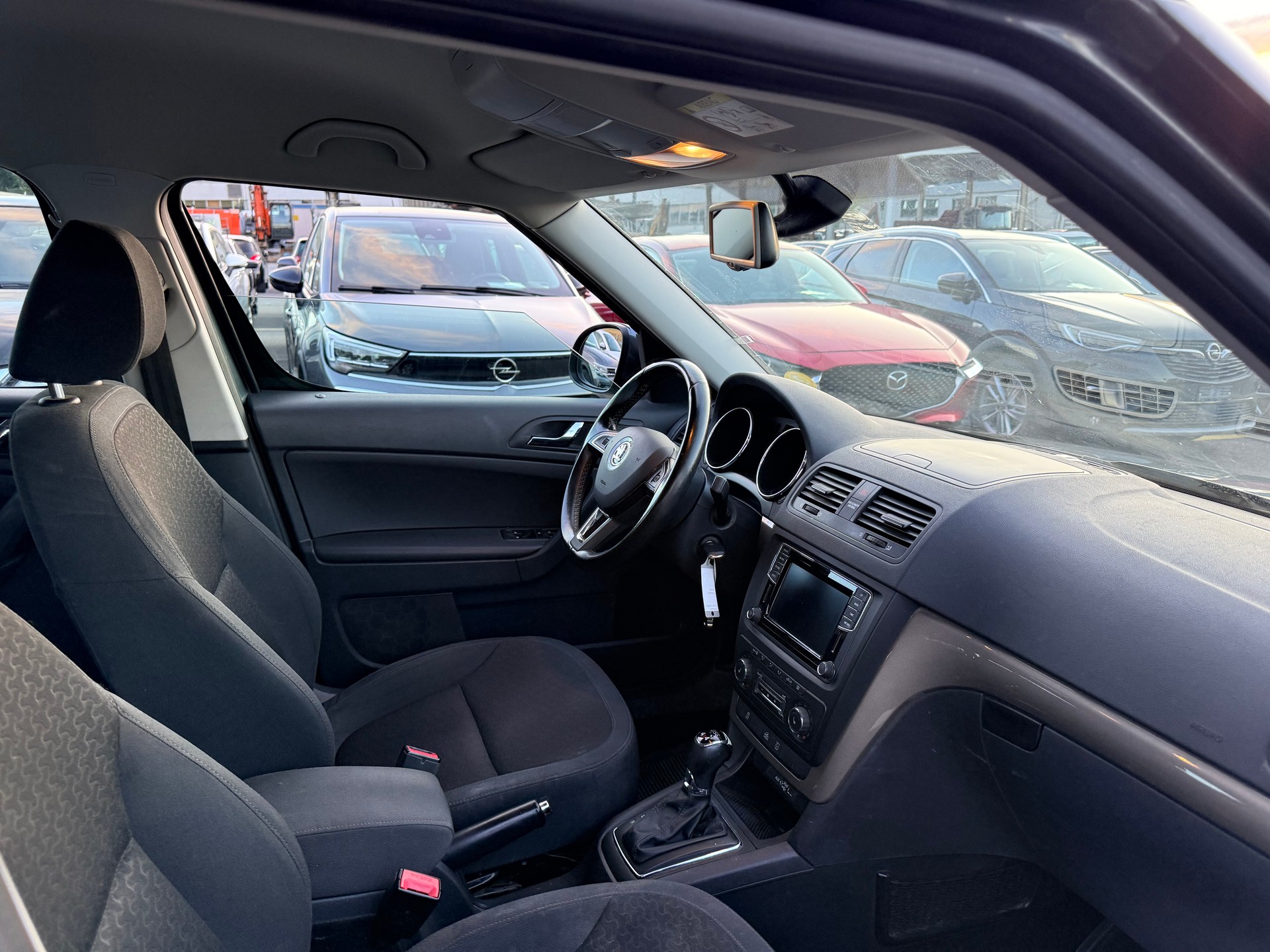SKODA Yeti 2.0 TDI Outdoor Adventure 4x4 DSG-image-11