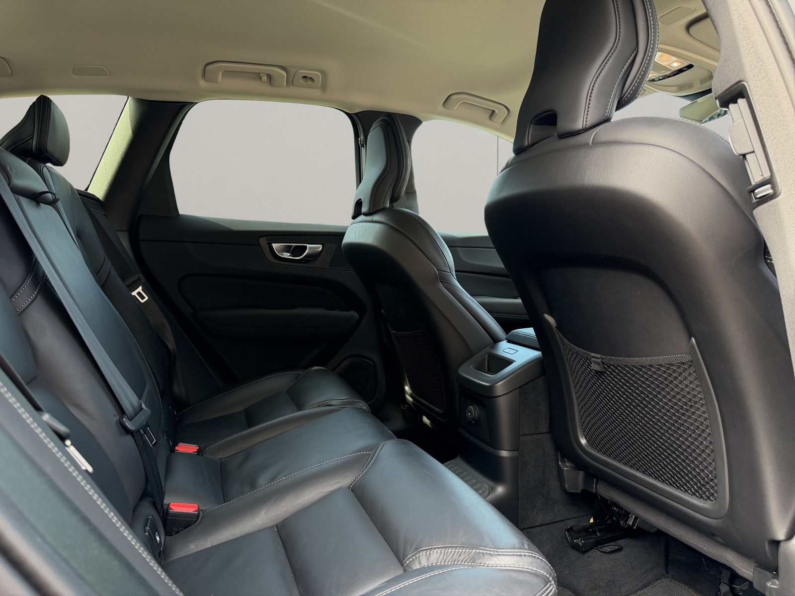 VOLVO XC60 2.0 T6 TE Plus Dark eAWD .-image-12