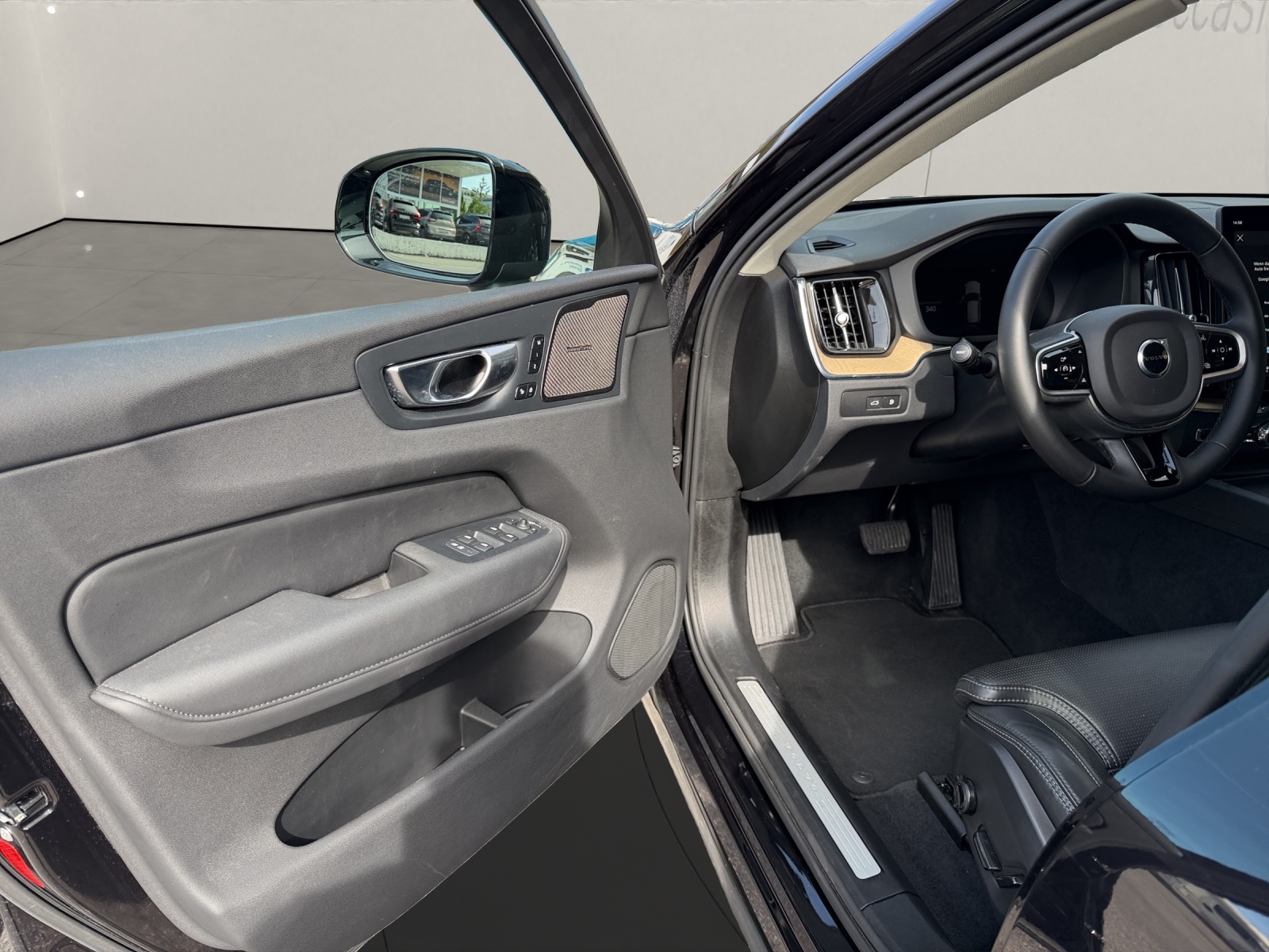 VOLVO XC60 2.0 T6 TE Plus Dark eAWD .-image-7