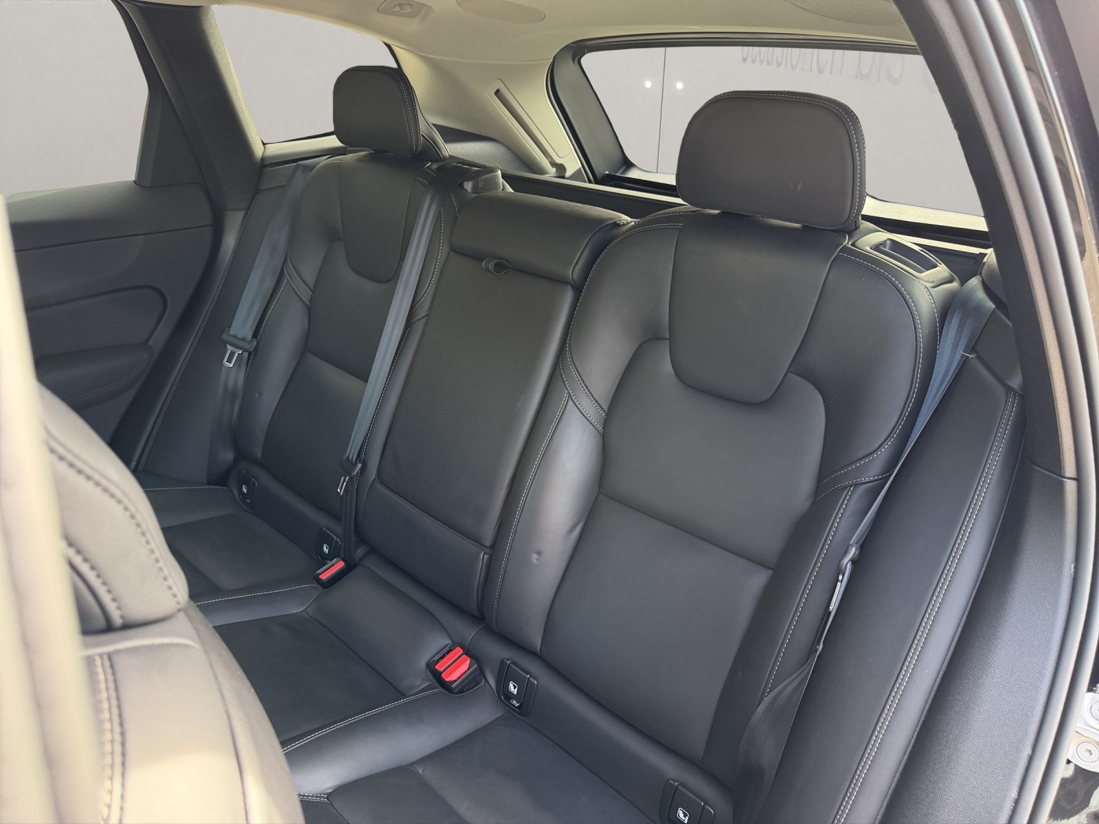 VOLVO XC60 2.0 T6 TE Plus Dark eAWD .-image-11