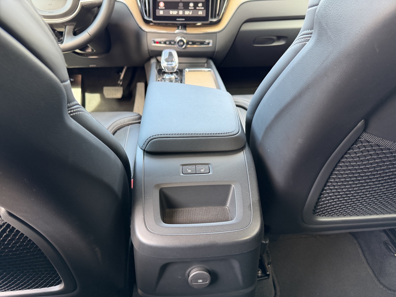 VOLVO XC60 2.0 T6 TE Plus Dark eAWD .-image-16