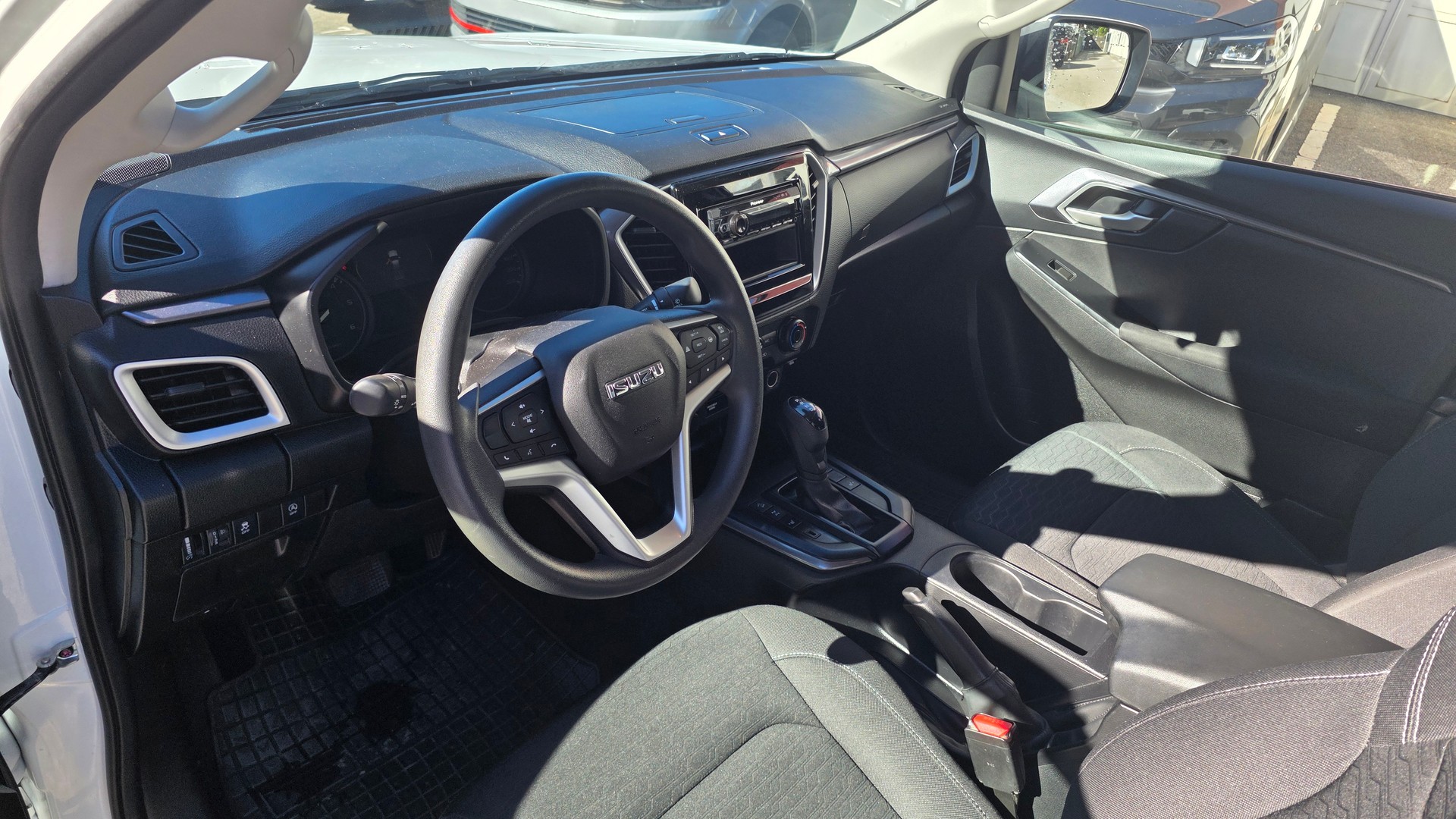 ISUZU D-MAX 1.9 SpaceCab N60BB 4x4 AT-image-7