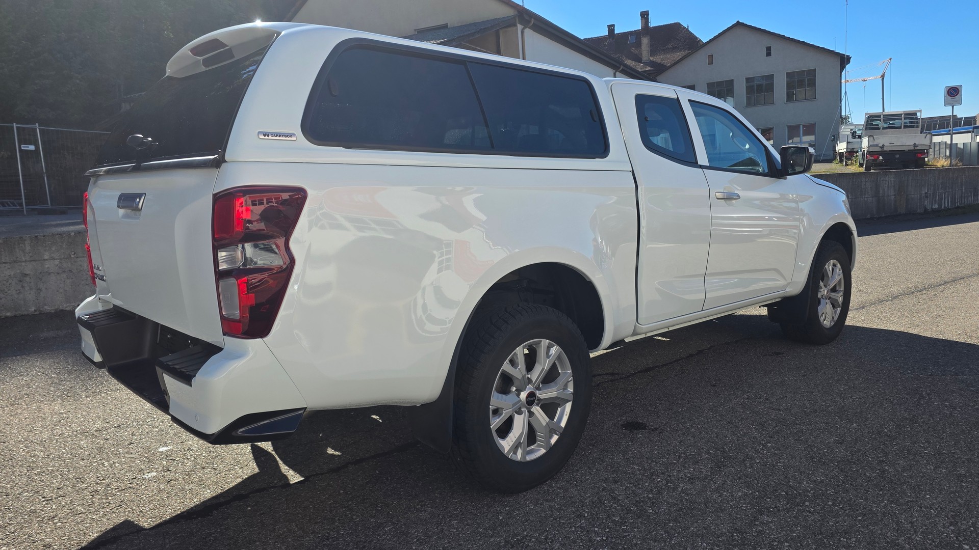 ISUZU D-MAX 1.9 SpaceCab N60BB 4x4 AT-image-3