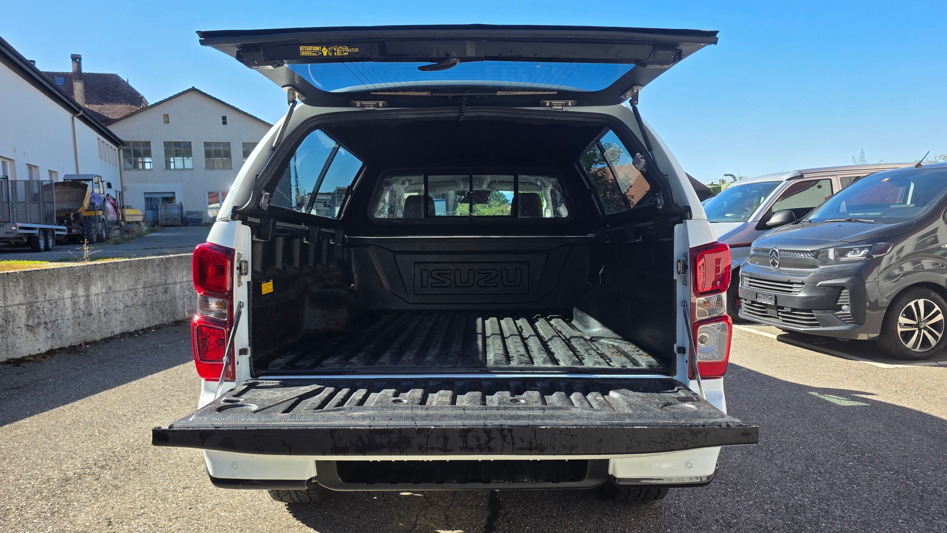 ISUZU D-MAX 1.9 SpaceCab N60BB 4x4 AT-image-5