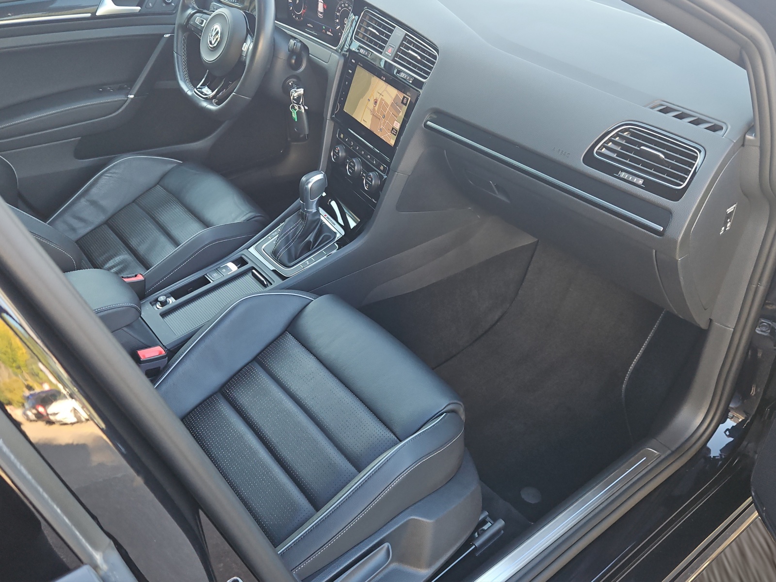 VW Golf 2.0 TSI R 4Motion DSG-image-19