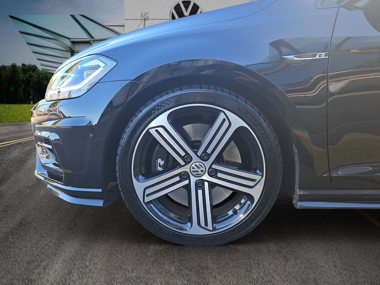 VW Golf 2.0 TSI R 4Motion DSG-image-4