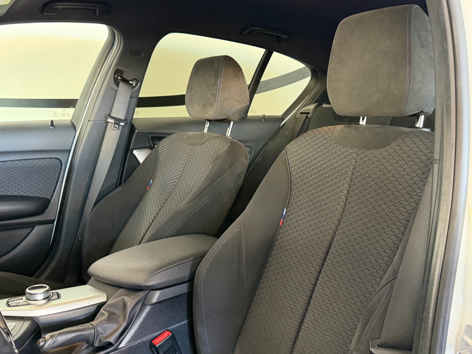 BMW 120d xDrive M Sport Steptronic-image-10