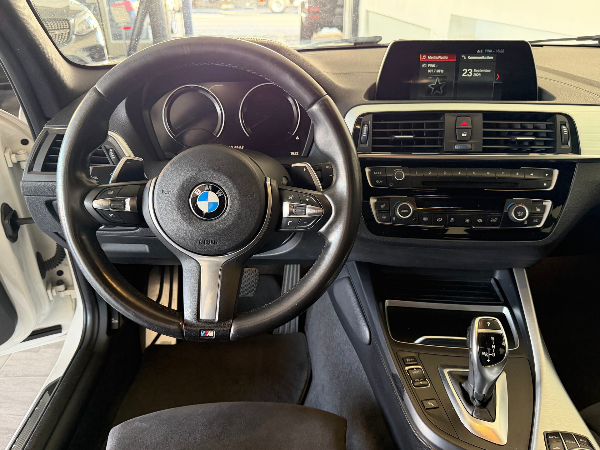 BMW 120d xDrive M Sport Steptronic-image-8