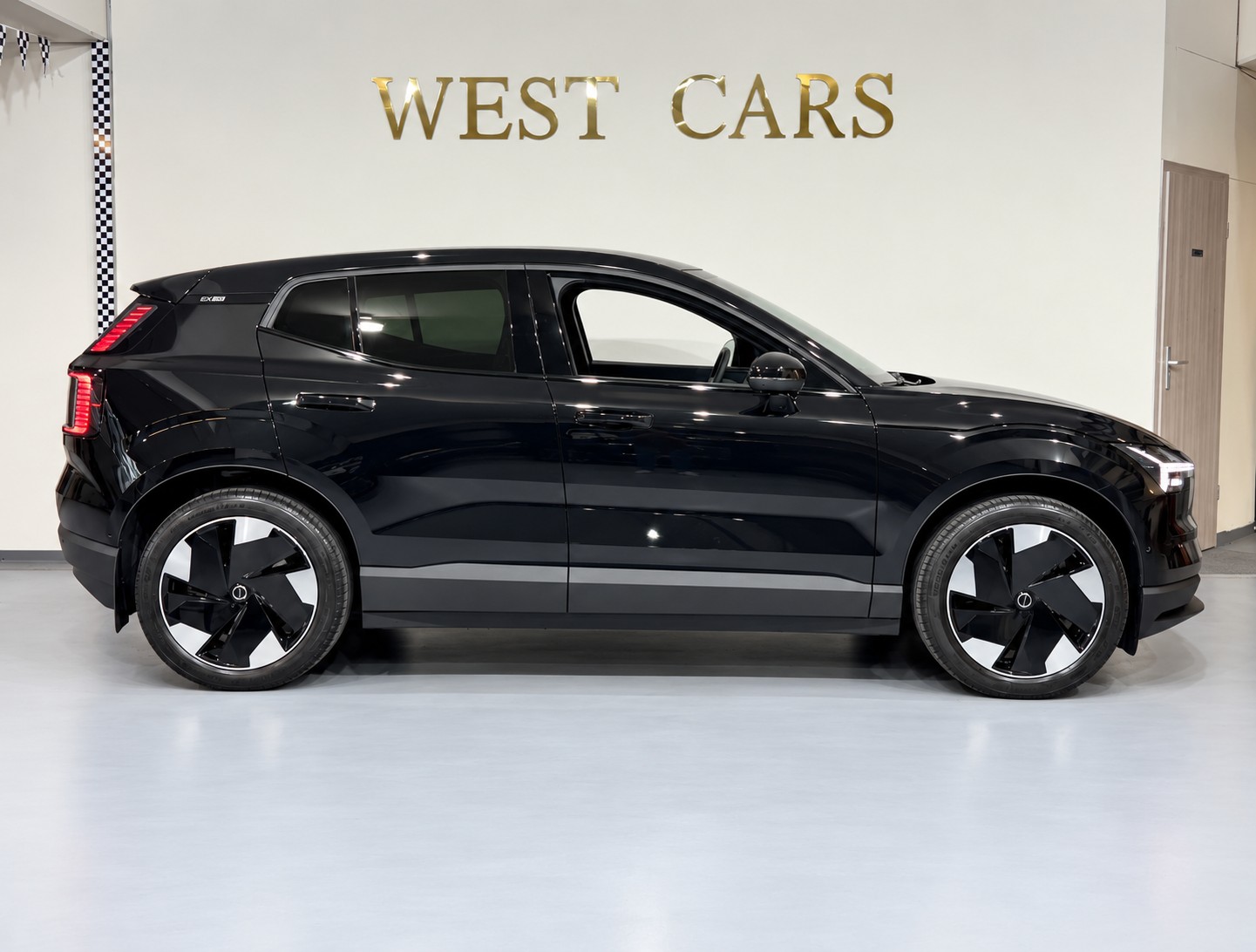 VOLVO EX30 E60 Twin Ultra Performance AWD **AHK 1'600 KG**-image-2