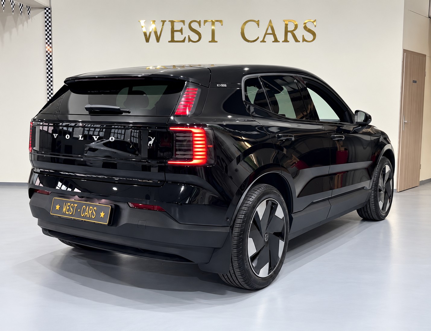 VOLVO EX30 E60 Twin Ultra Performance AWD **AHK 1'600 KG**-image-3