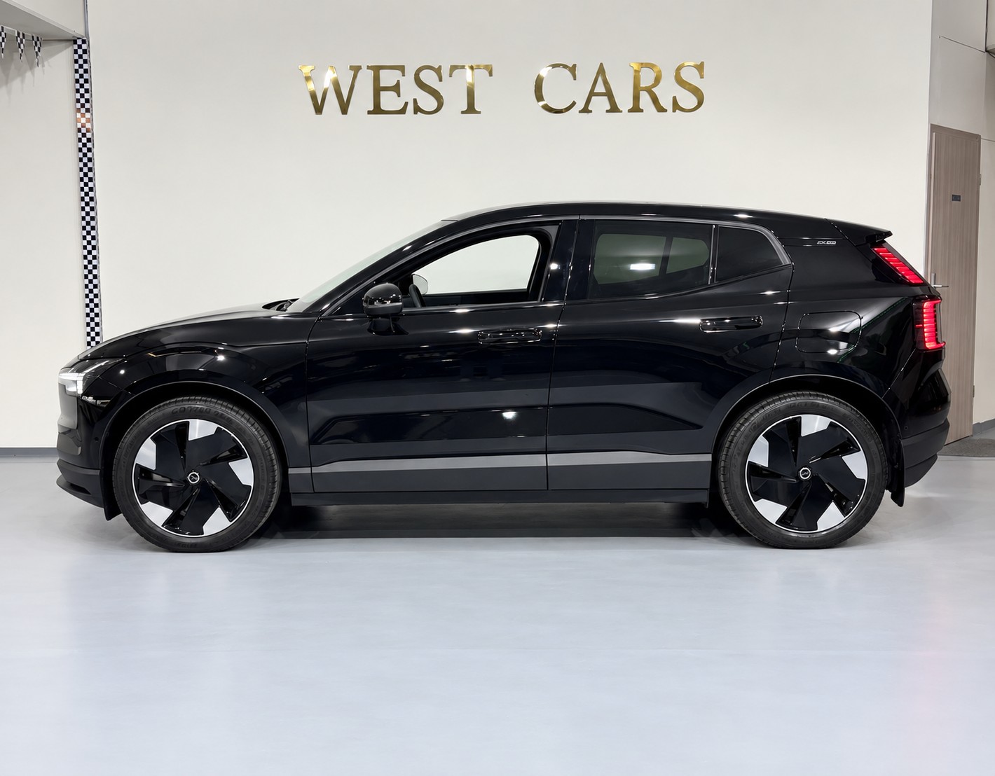 VOLVO EX30 E60 Twin Ultra Performance AWD **AHK 1'600 KG**-image-1