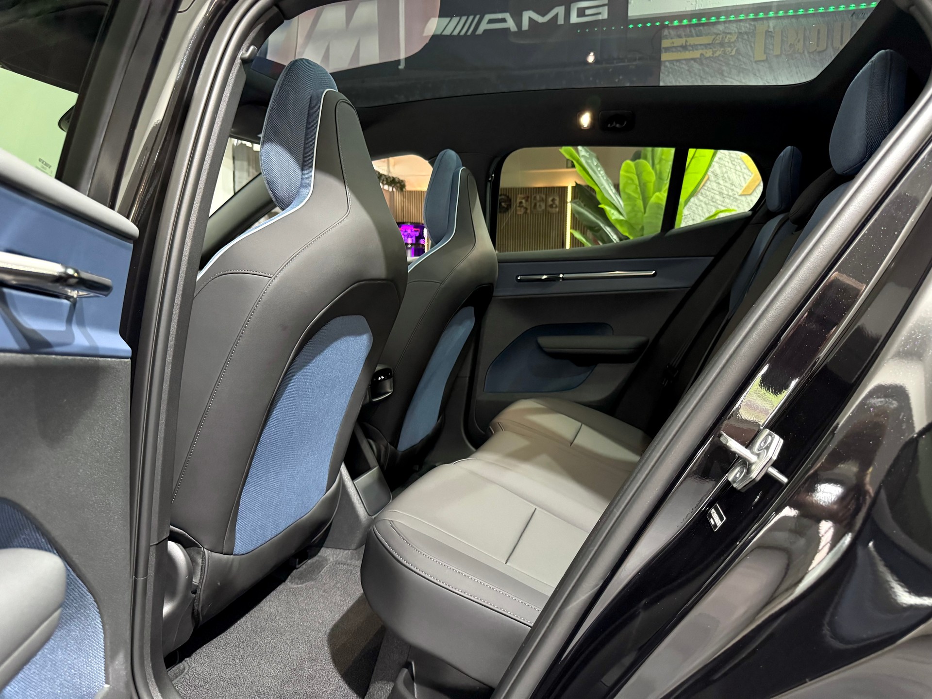 VOLVO EX30 E60 Twin Ultra Performance AWD **AHK 1'600 KG**-image-7