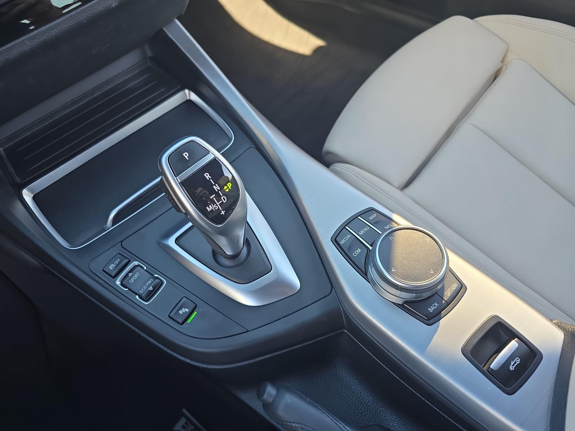 BMW 2er Reihe F23 Cabrio M240i xDrive SAG-image-18