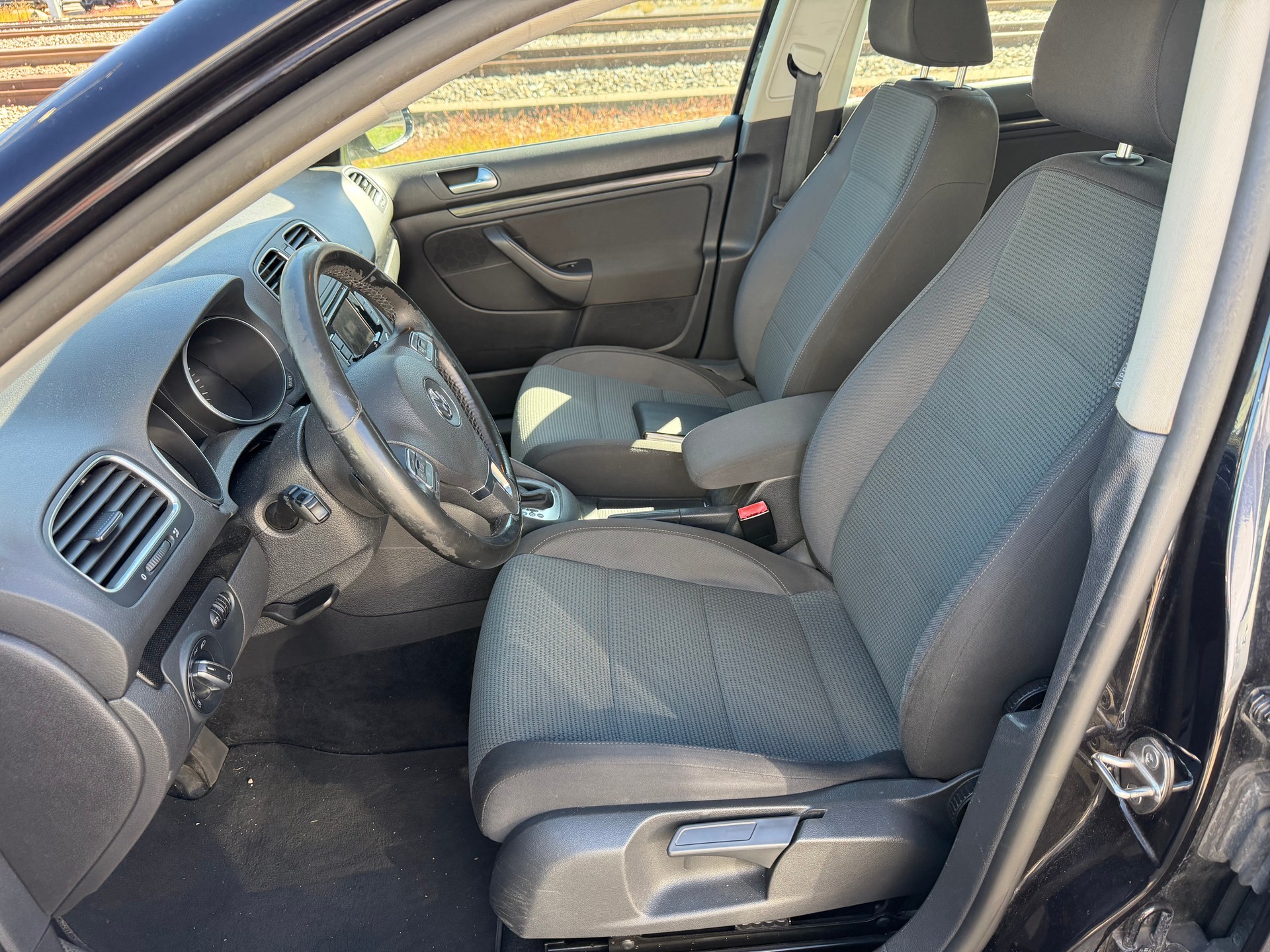 VW Golf Variant 2.0 TDI Comfortline DSG-image-12