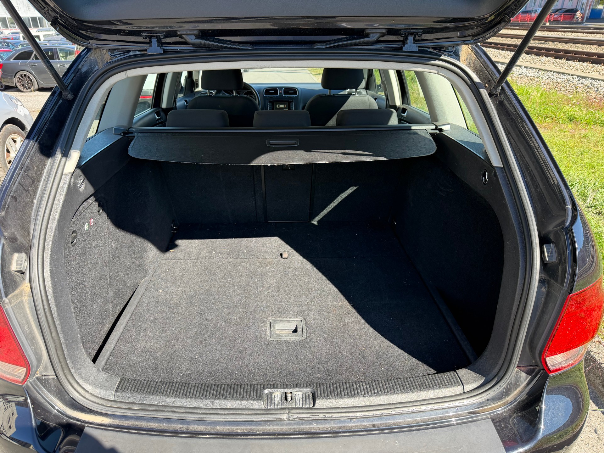 VW Golf Variant 2.0 TDI Comfortline DSG-image-8