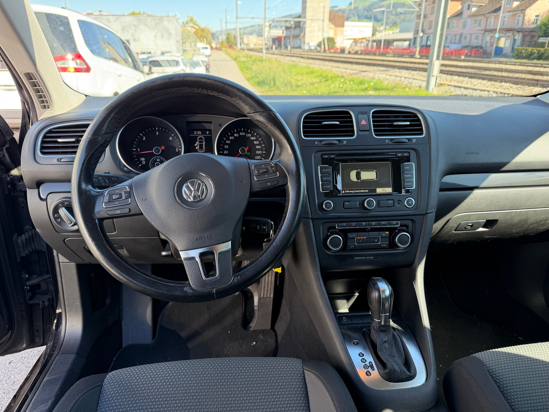VW Golf Variant 2.0 TDI Comfortline DSG-image-11