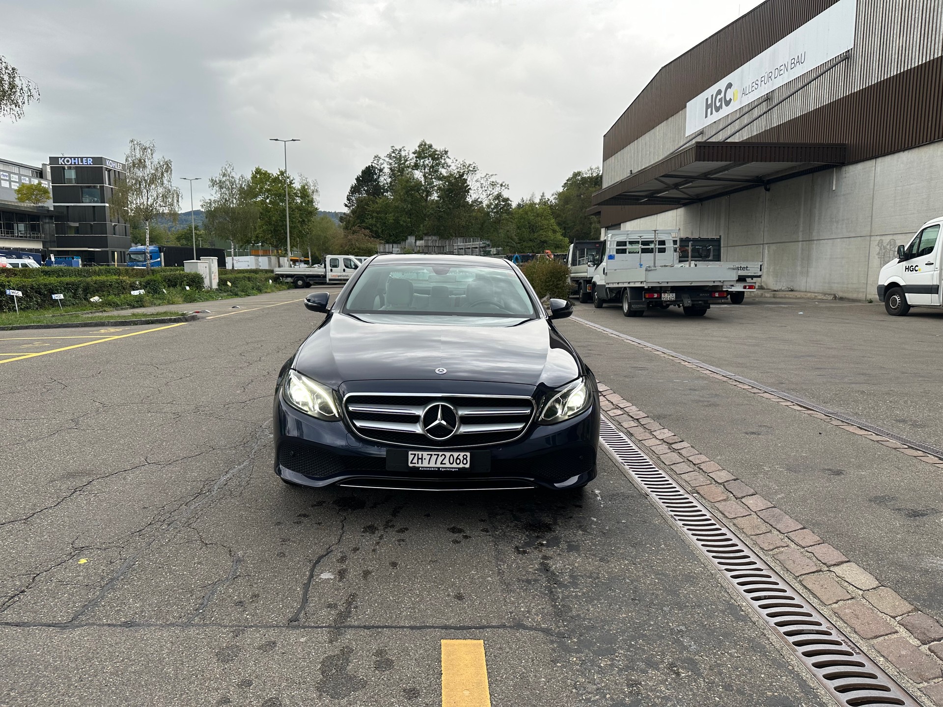 MERCEDES-BENZ E 220 d Avantgarde-image-1