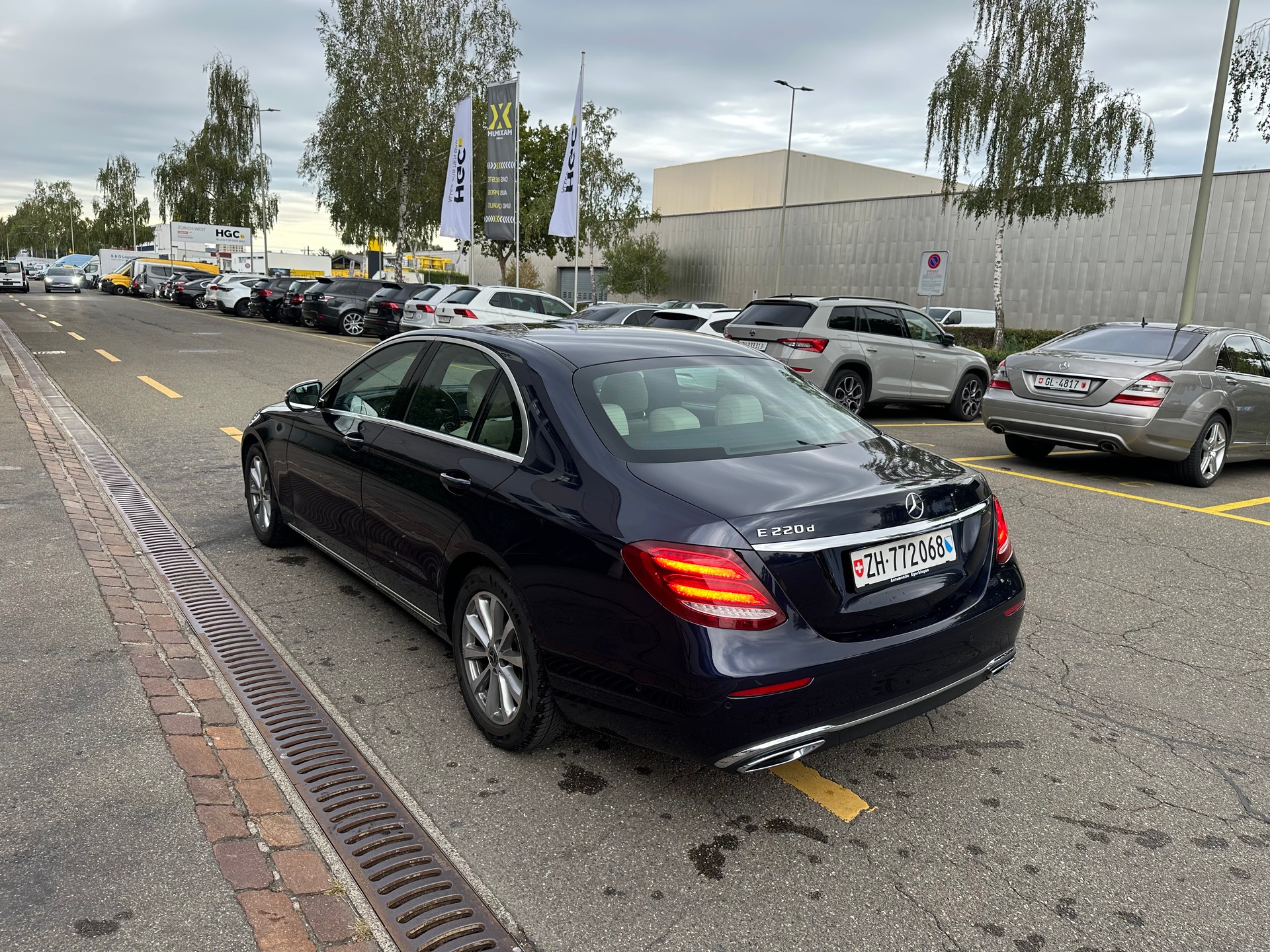MERCEDES-BENZ E 220 d Avantgarde-image-2