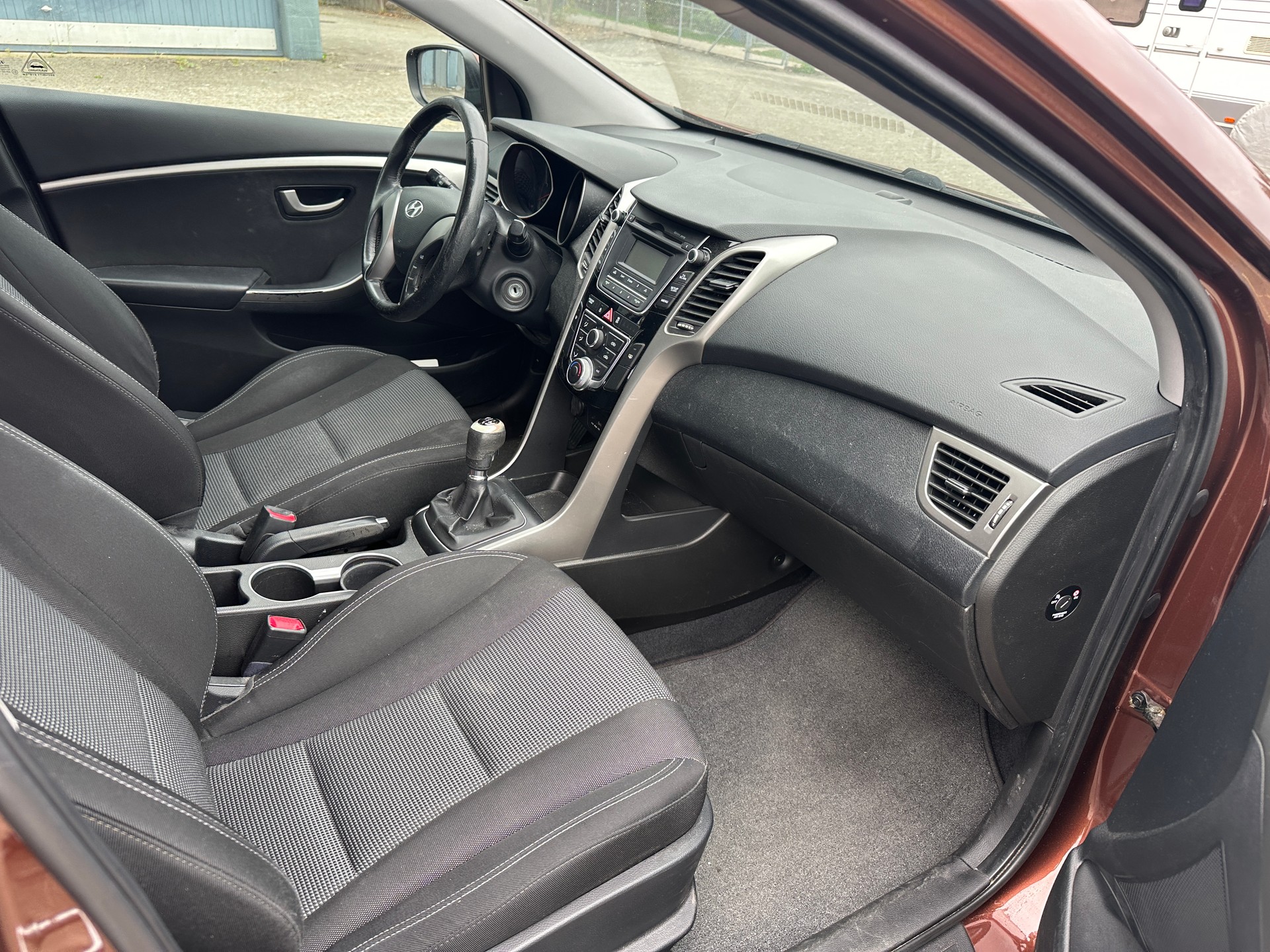 HYUNDAI i30 1.6 CRDi Comfort-image-9