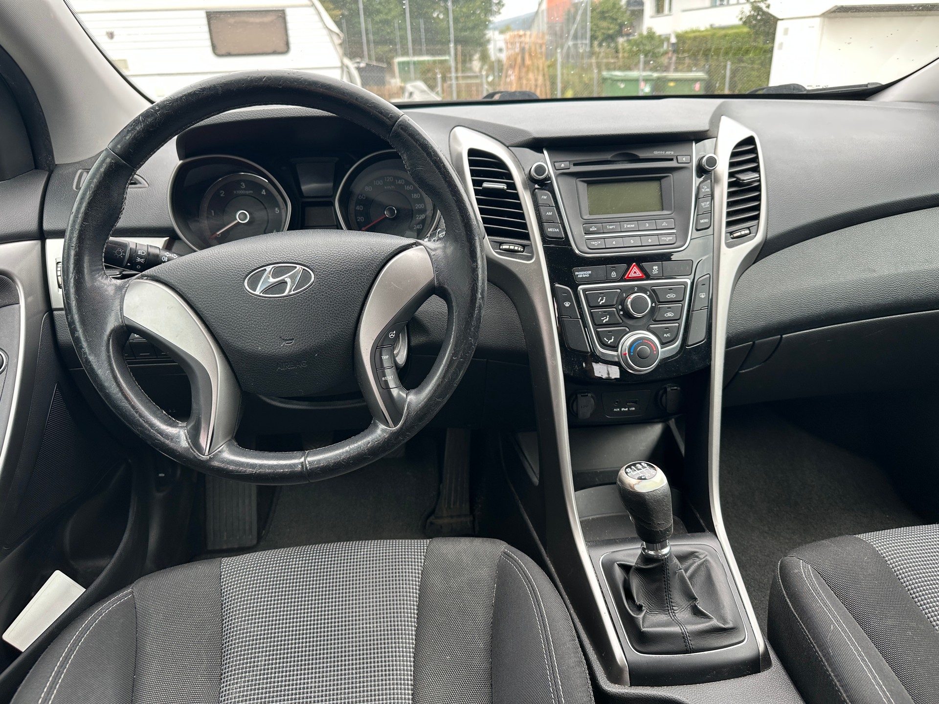 HYUNDAI i30 1.6 CRDi Comfort-image-8