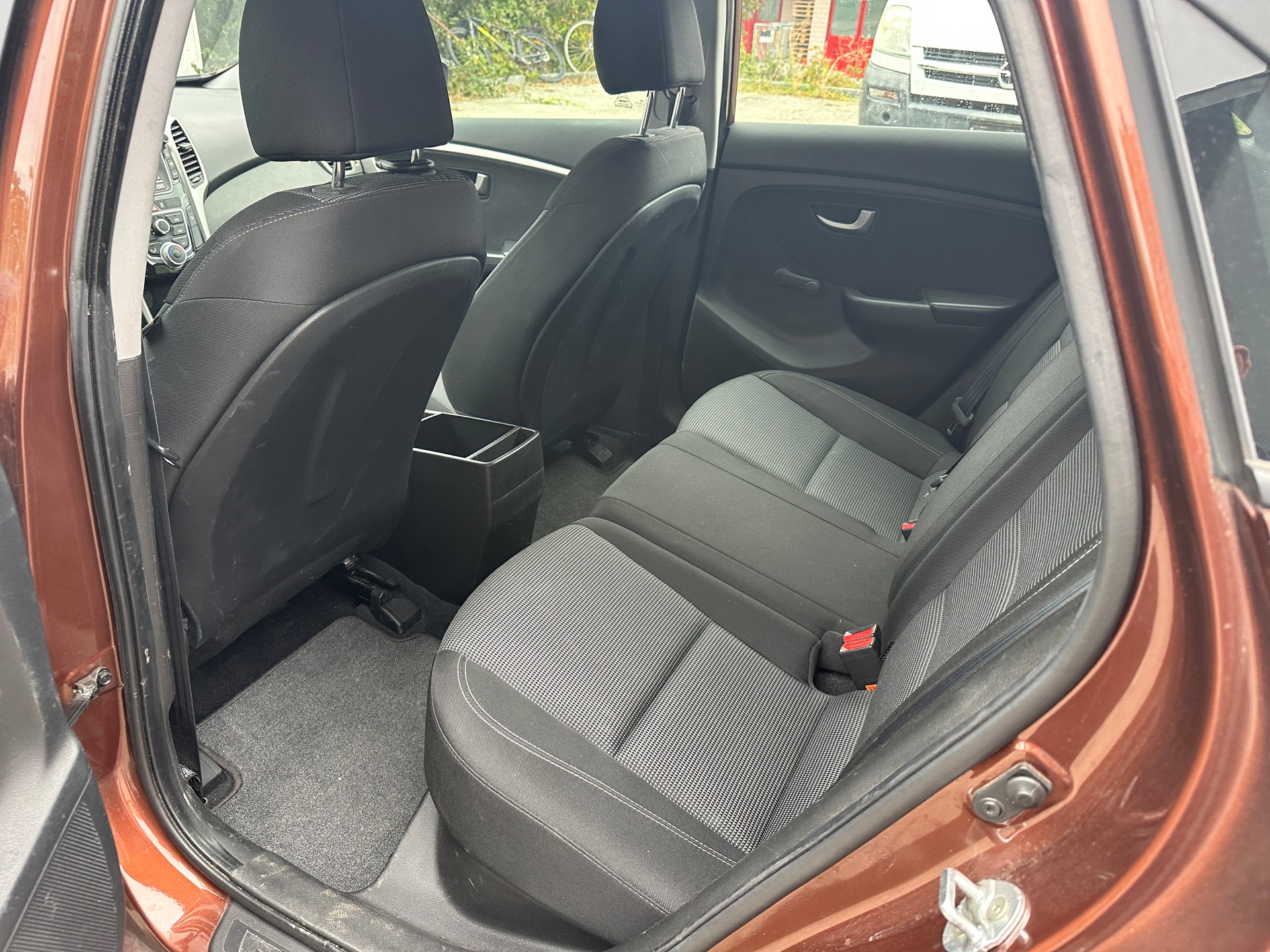 HYUNDAI i30 1.6 CRDi Comfort-image-7