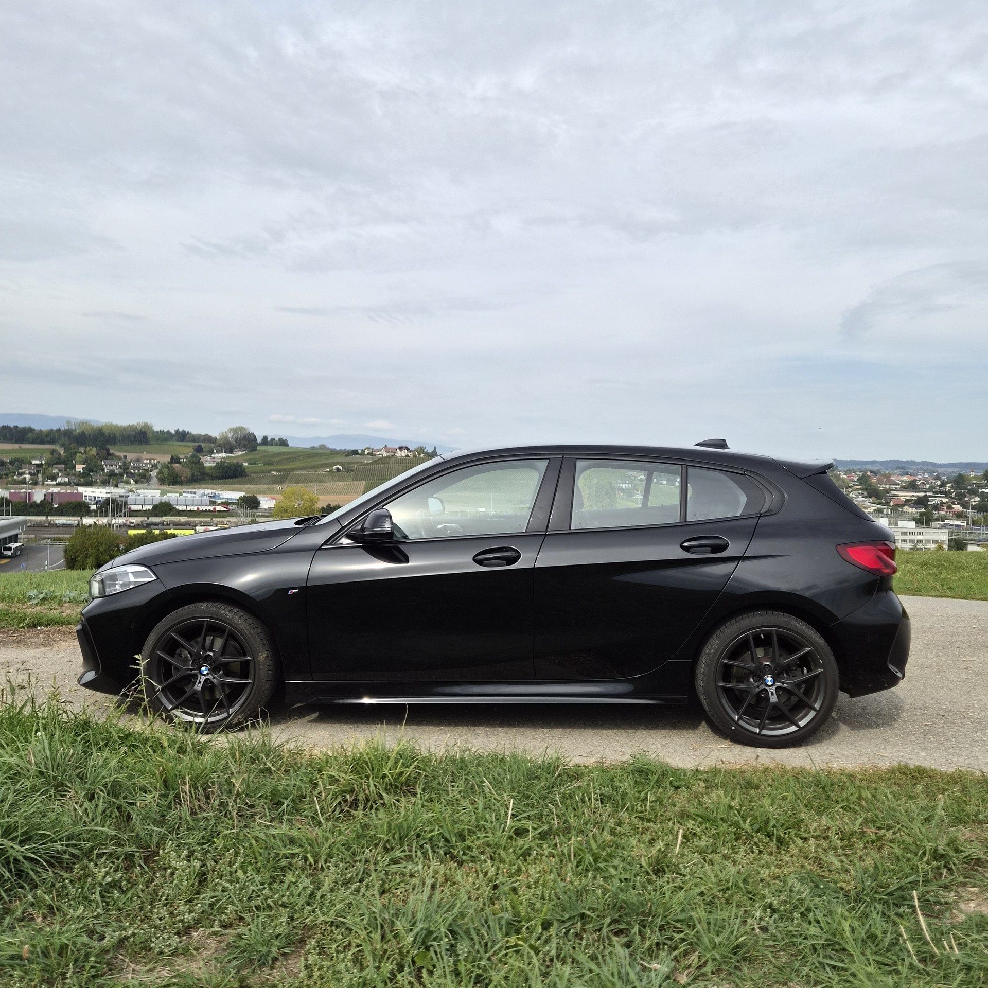 BMW 118i Pure M Sport-image-1