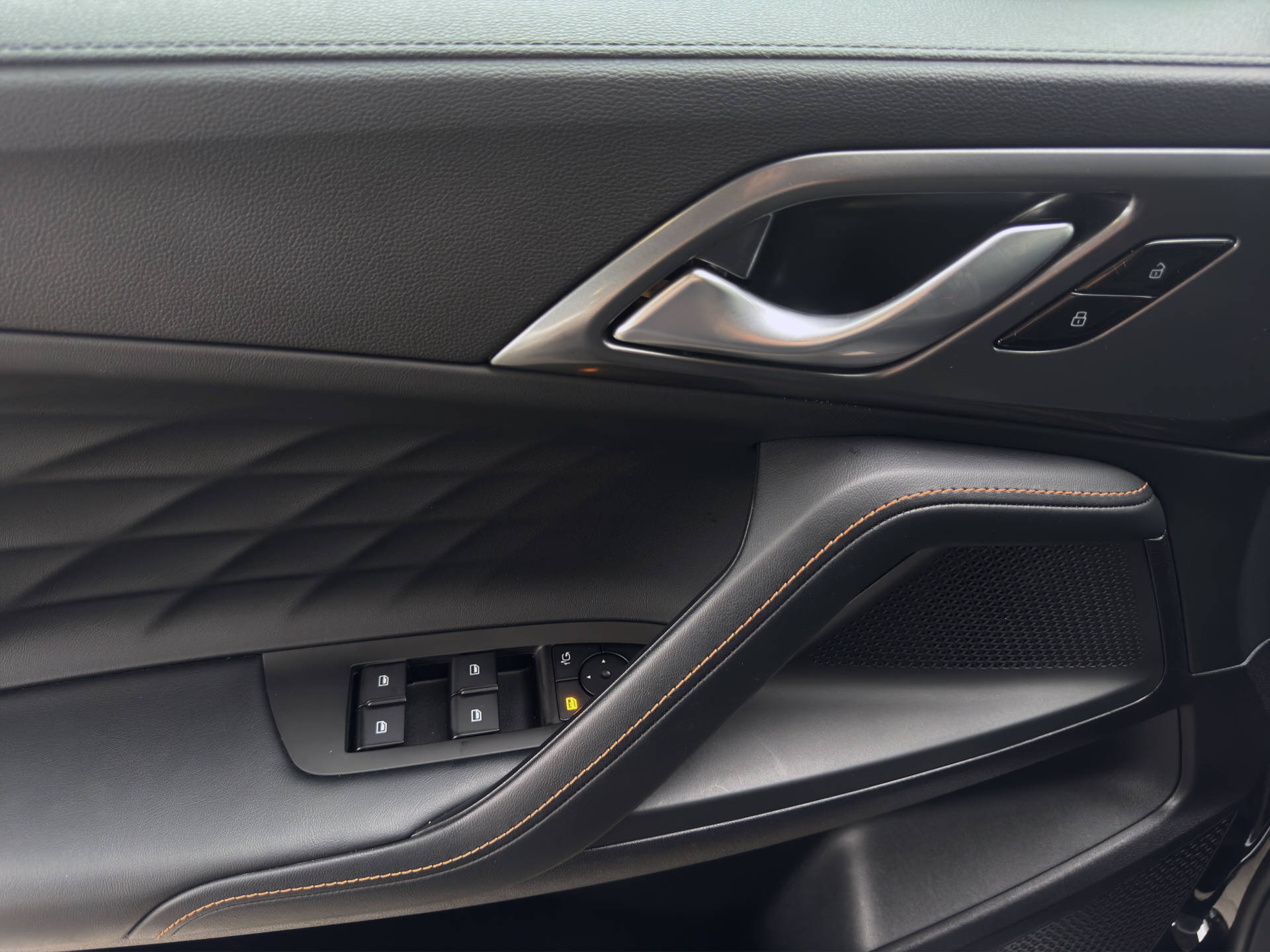 MG HS 1.5 Vti-Tech Luxury-image-8