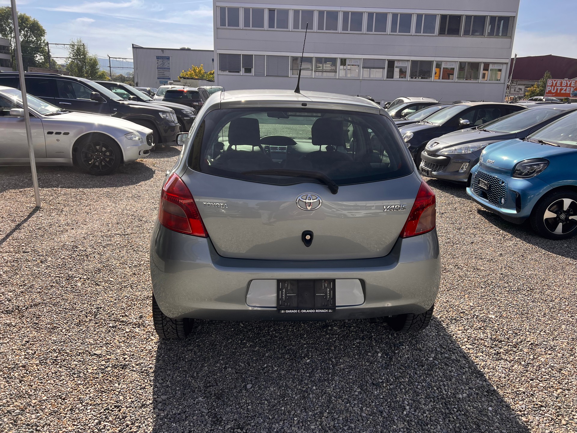 TOYOTA Yaris 1.3 Linea Sol-image-3