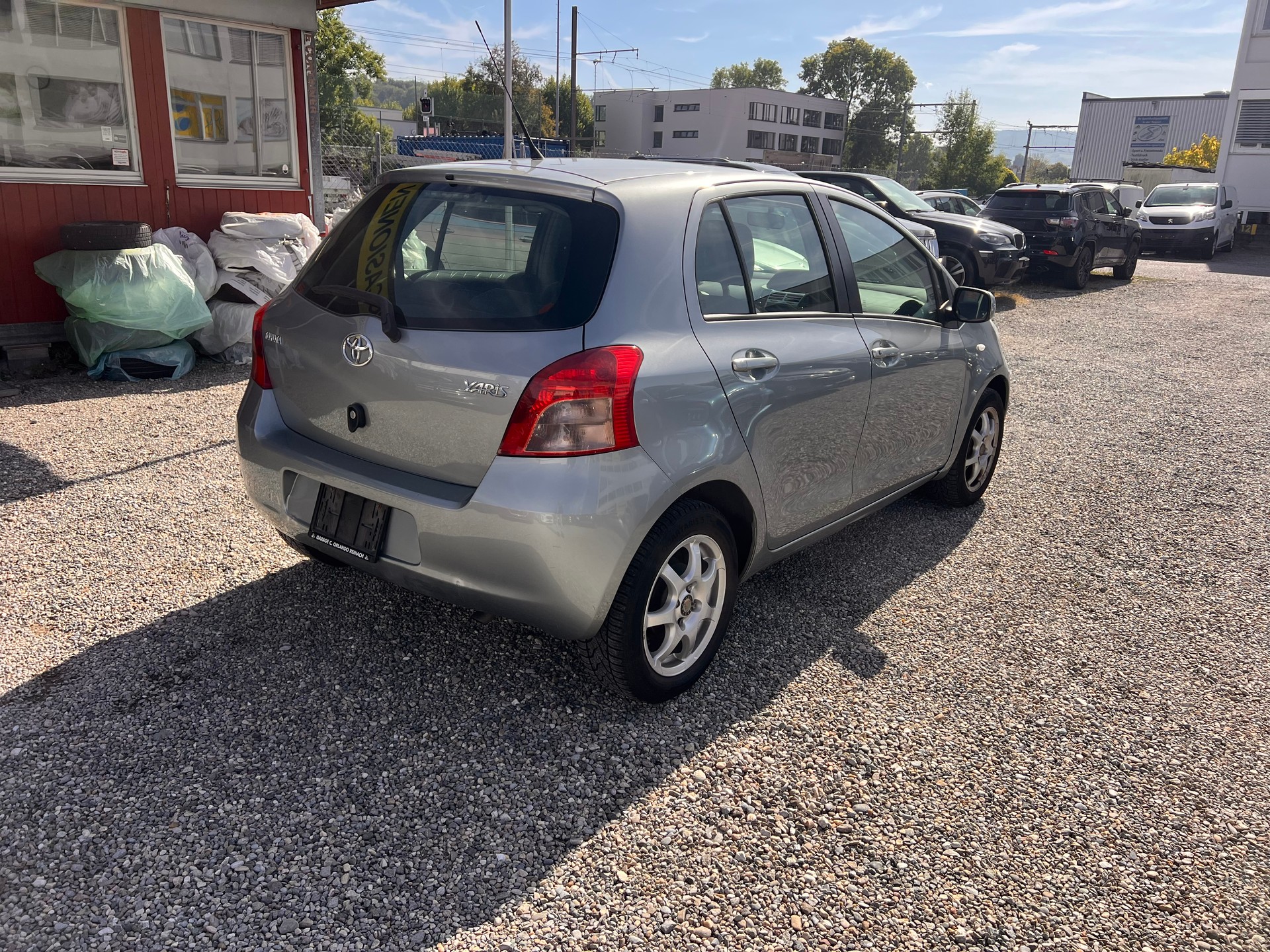 TOYOTA Yaris 1.3 Linea Sol-image-5