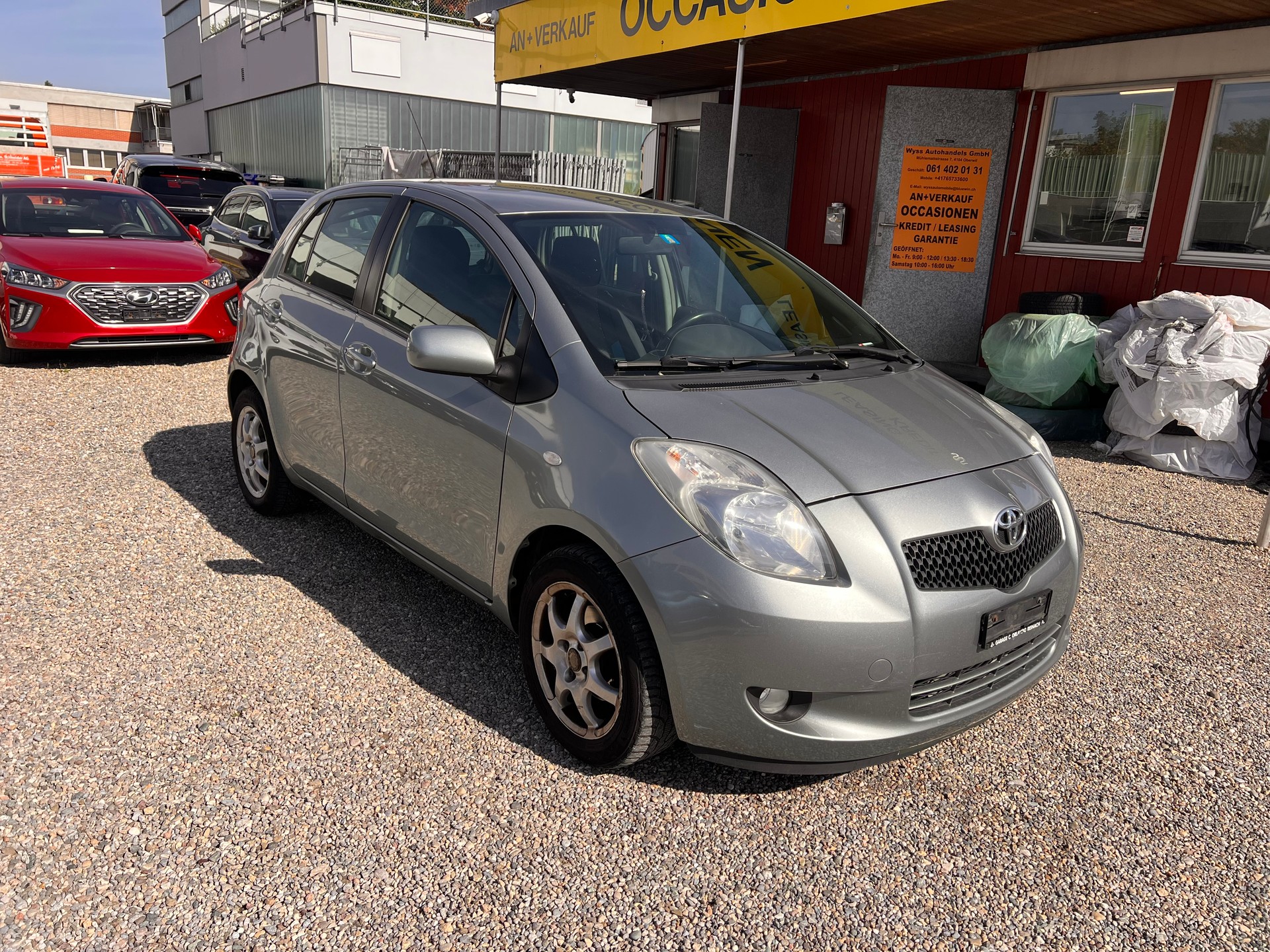 TOYOTA Yaris 1.3 Linea Sol-image-1