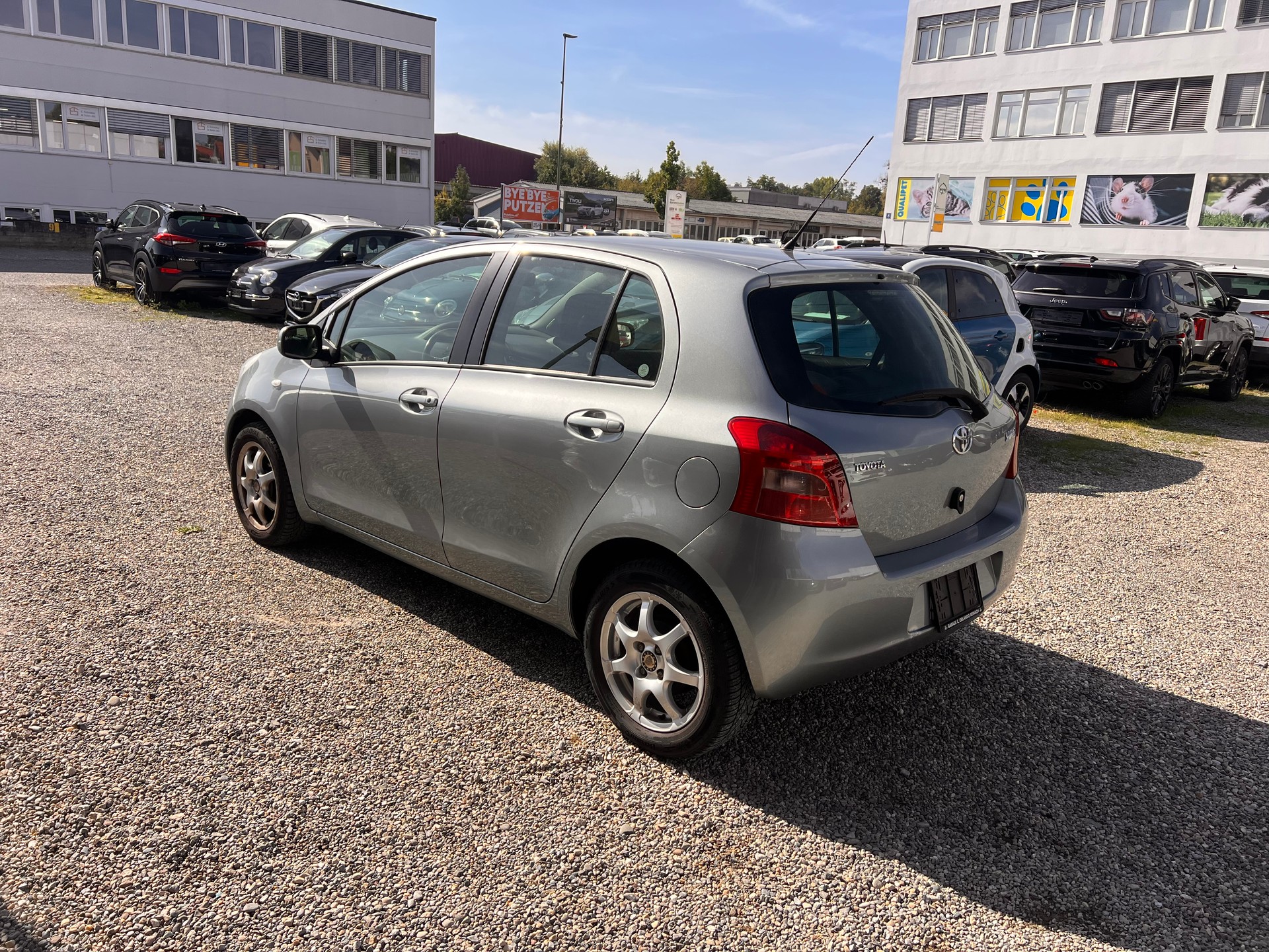 TOYOTA Yaris 1.3 Linea Sol-image-4
