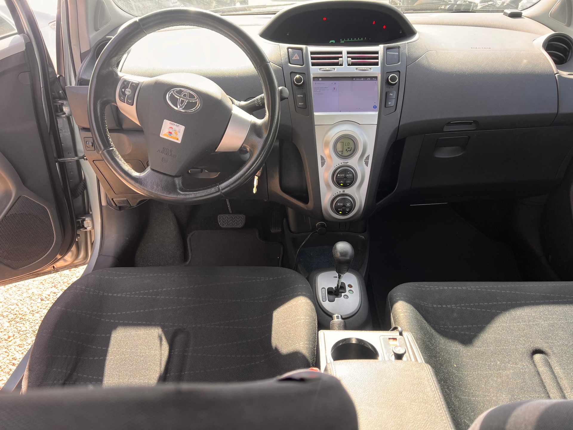 TOYOTA Yaris 1.3 Linea Sol-image-8
