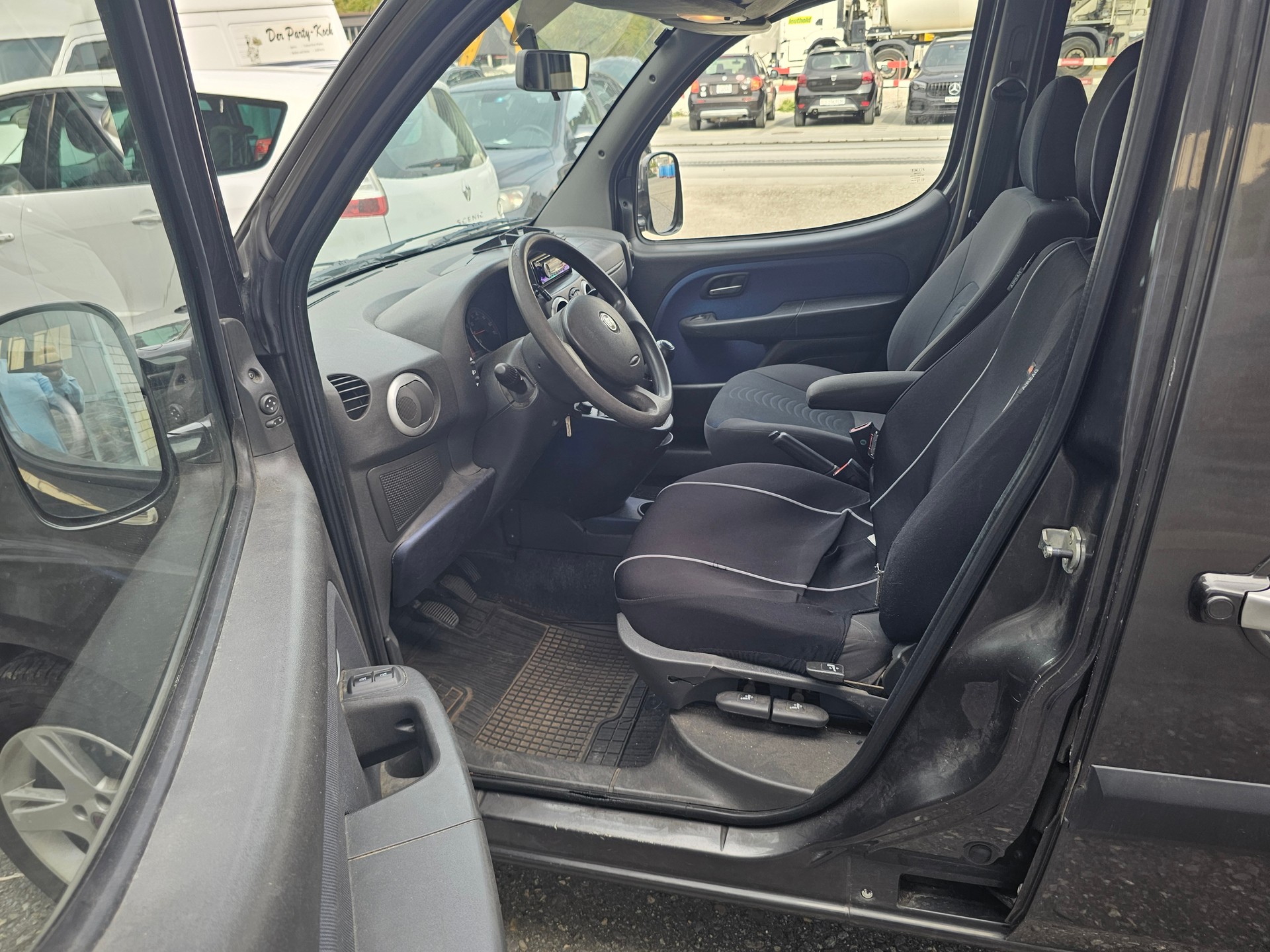 FIAT Doblò 1.9 JTD Dynamic-image-7