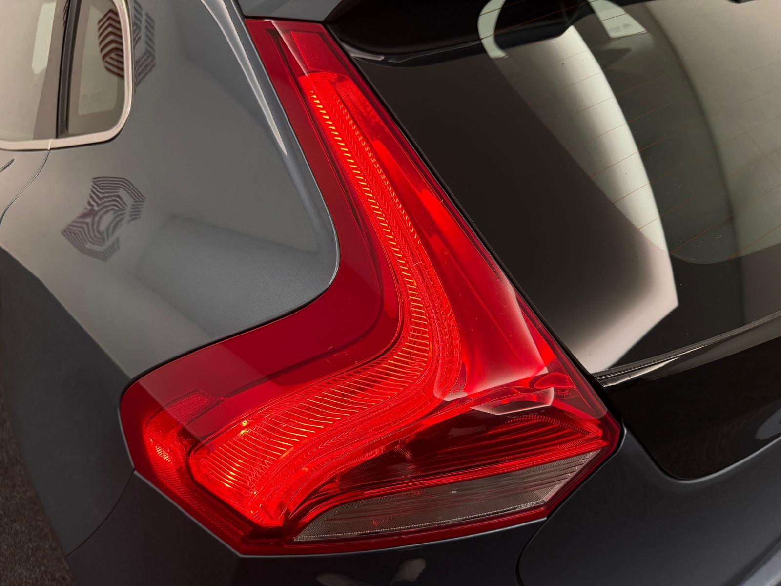 VOLVO V40 2.0 D3 Summum S/S-image-8