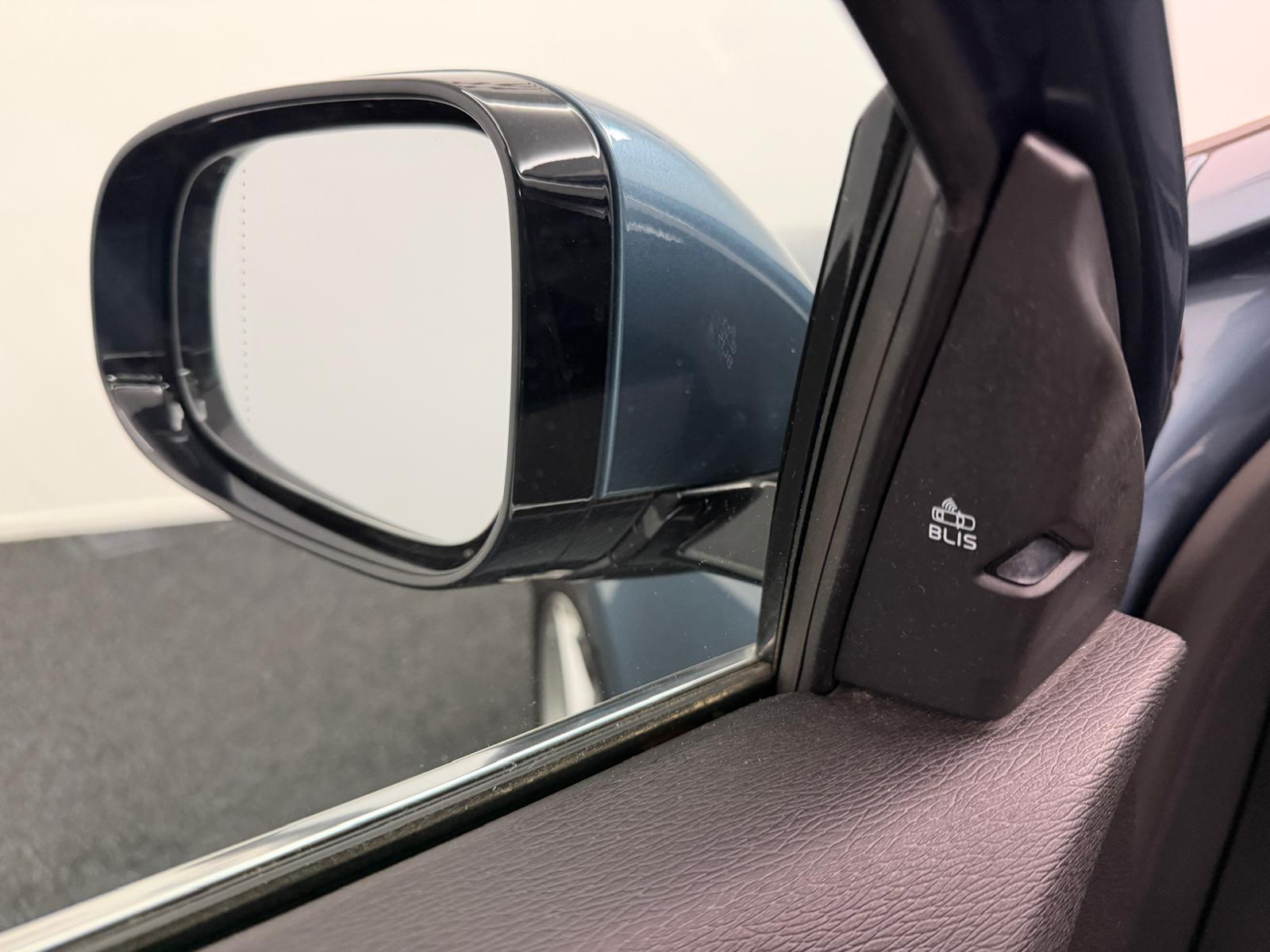 VOLVO V40 2.0 D3 Summum S/S-image-14
