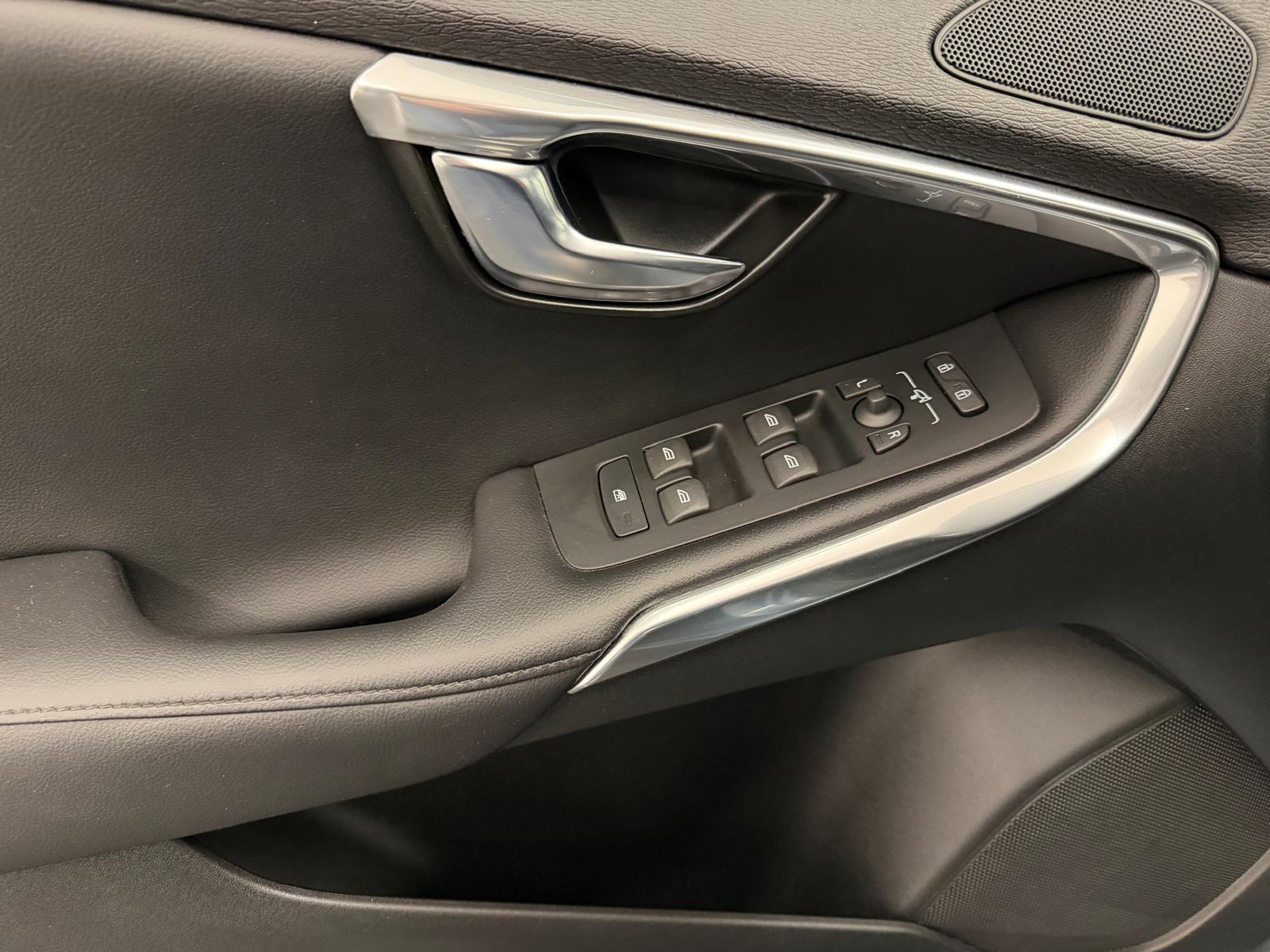 VOLVO V40 2.0 D3 Summum S/S-image-15