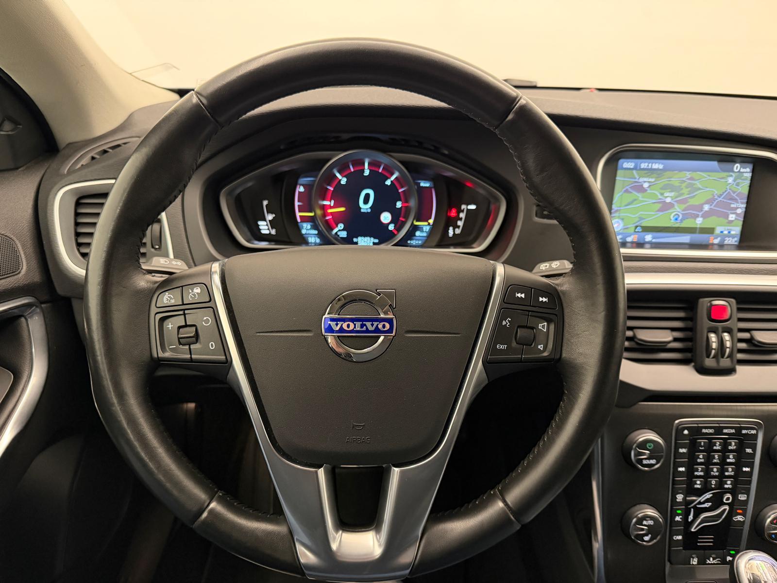 VOLVO V40 2.0 D3 Summum S/S-image-16