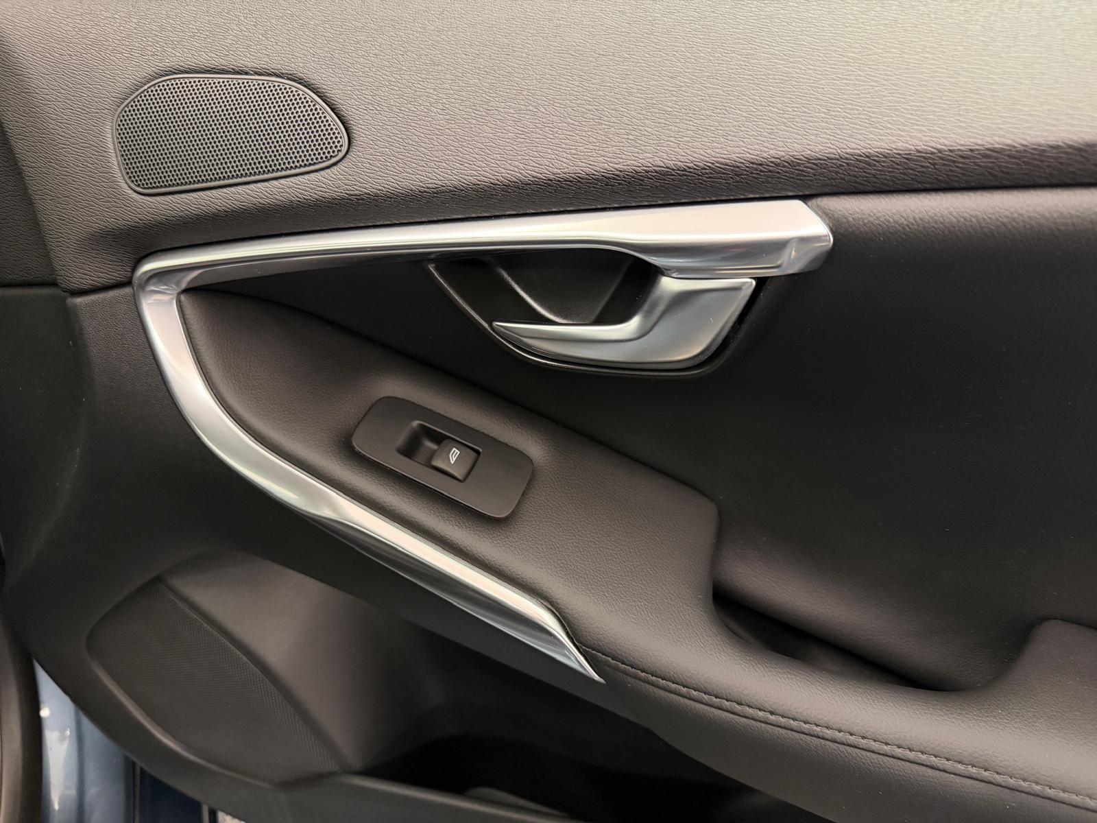 VOLVO V40 2.0 D3 Summum S/S-image-18