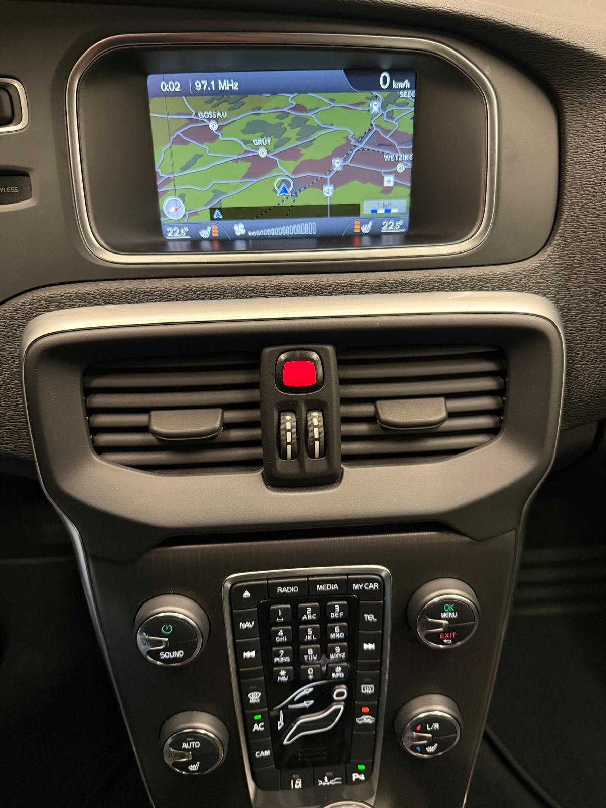 VOLVO V40 2.0 D3 Summum S/S-image-19