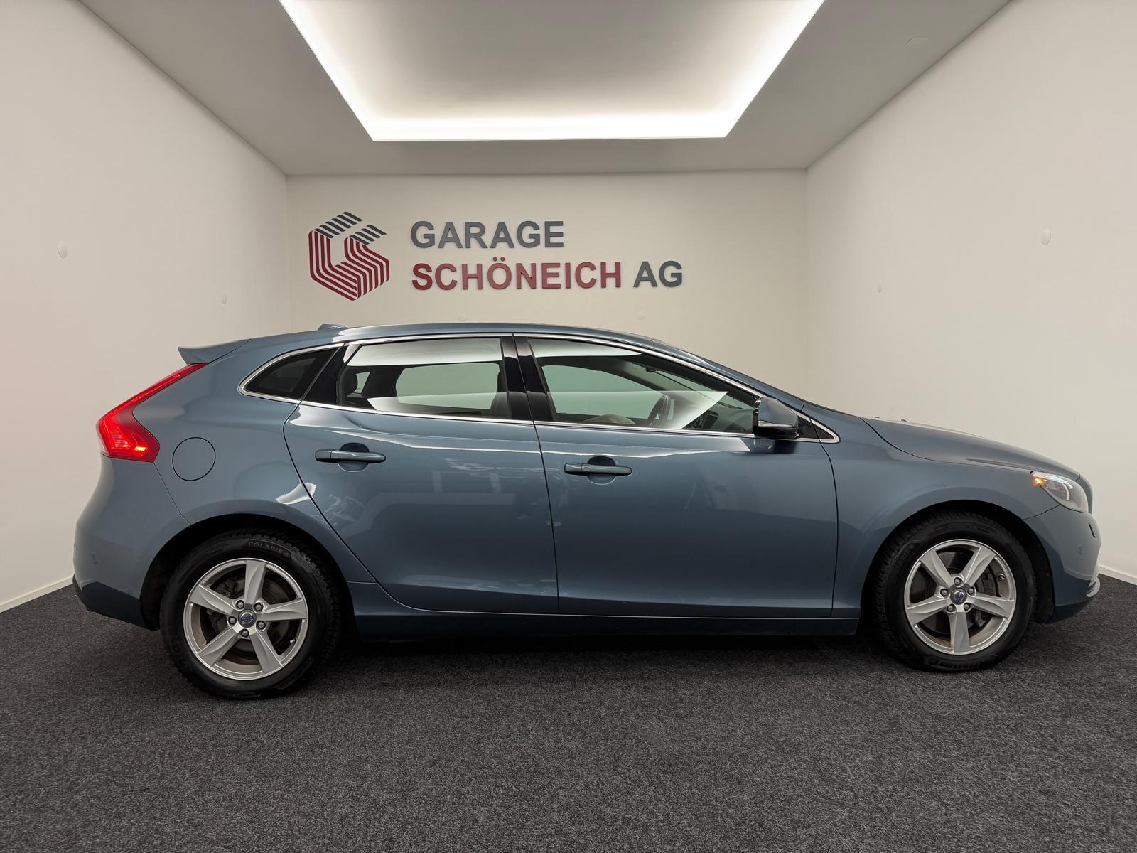 VOLVO V40 2.0 D3 Summum S/S-image-3