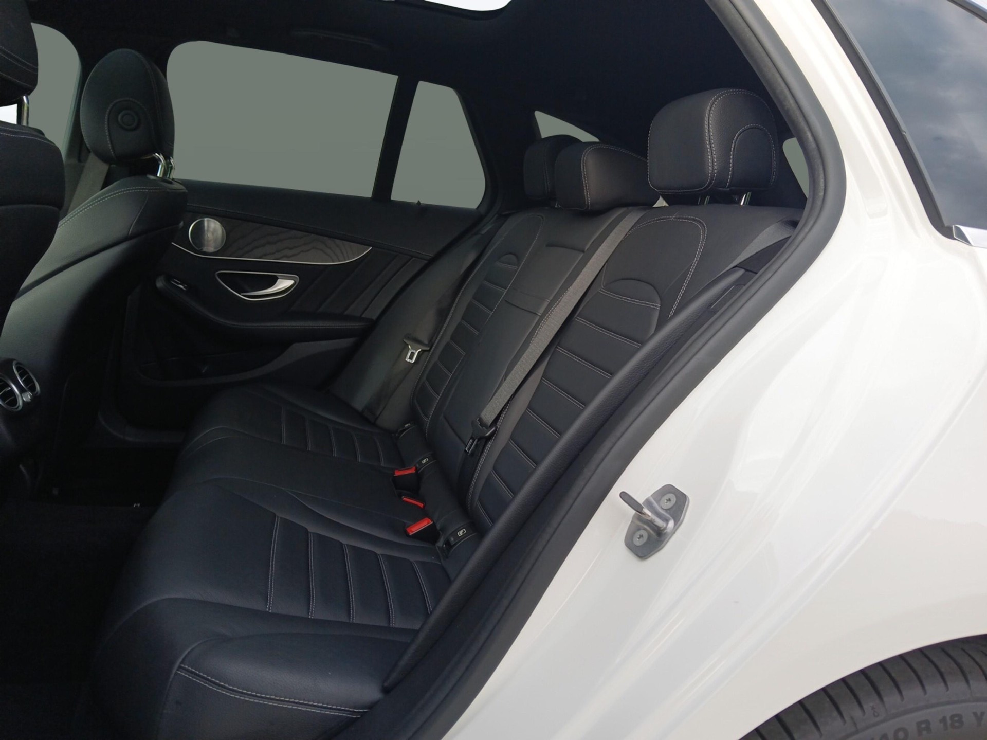 MERCEDES-BENZ C 220 d AMG Line 4matic Kombi-image-9
