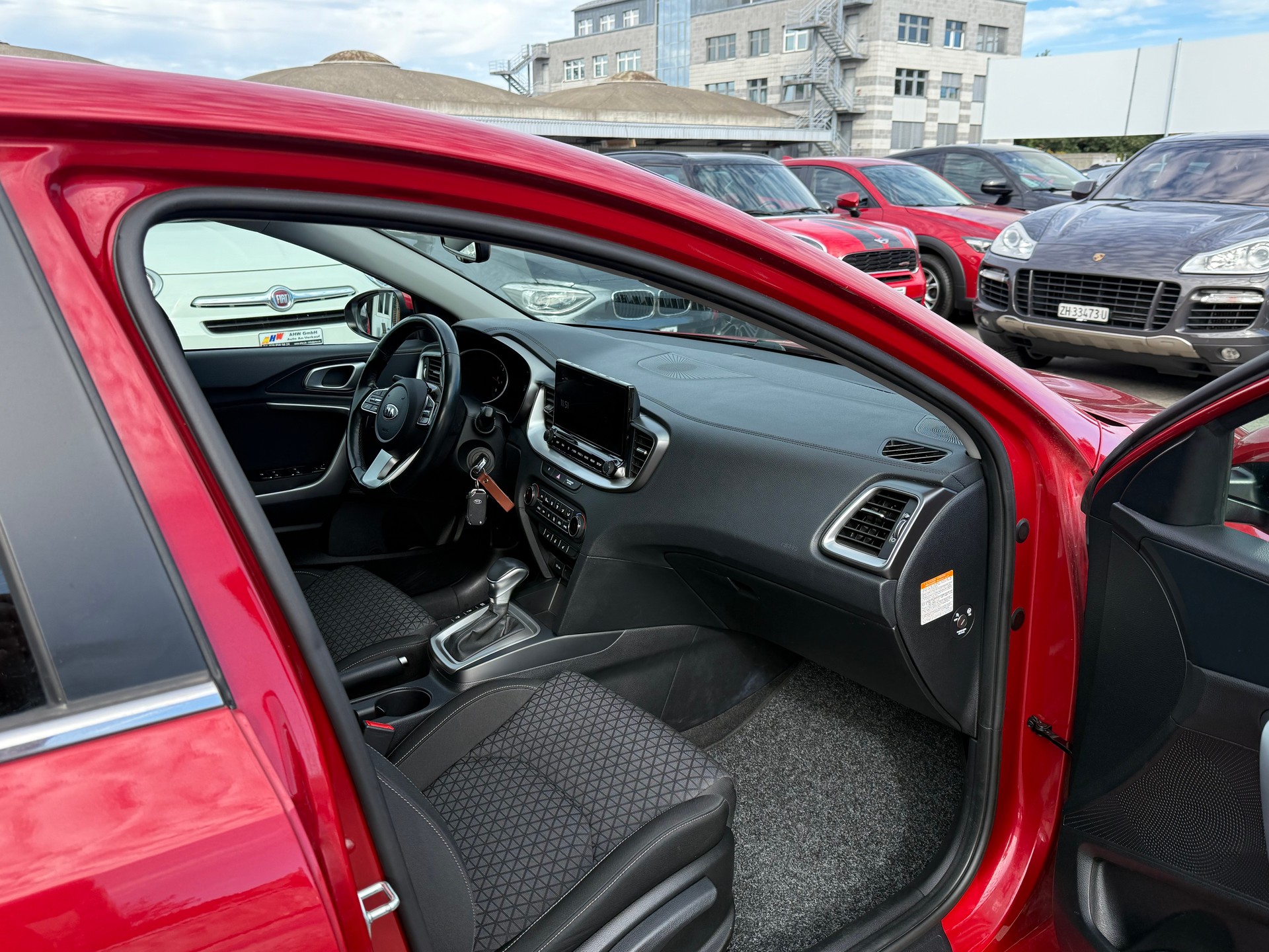 KIA Ceed 1.6 CRDi MHD Power DCT / Frisch ab MFK / 8-fach bereift / Rückfahrkamera / Apple/Andriod Carplay /Navi-image-6