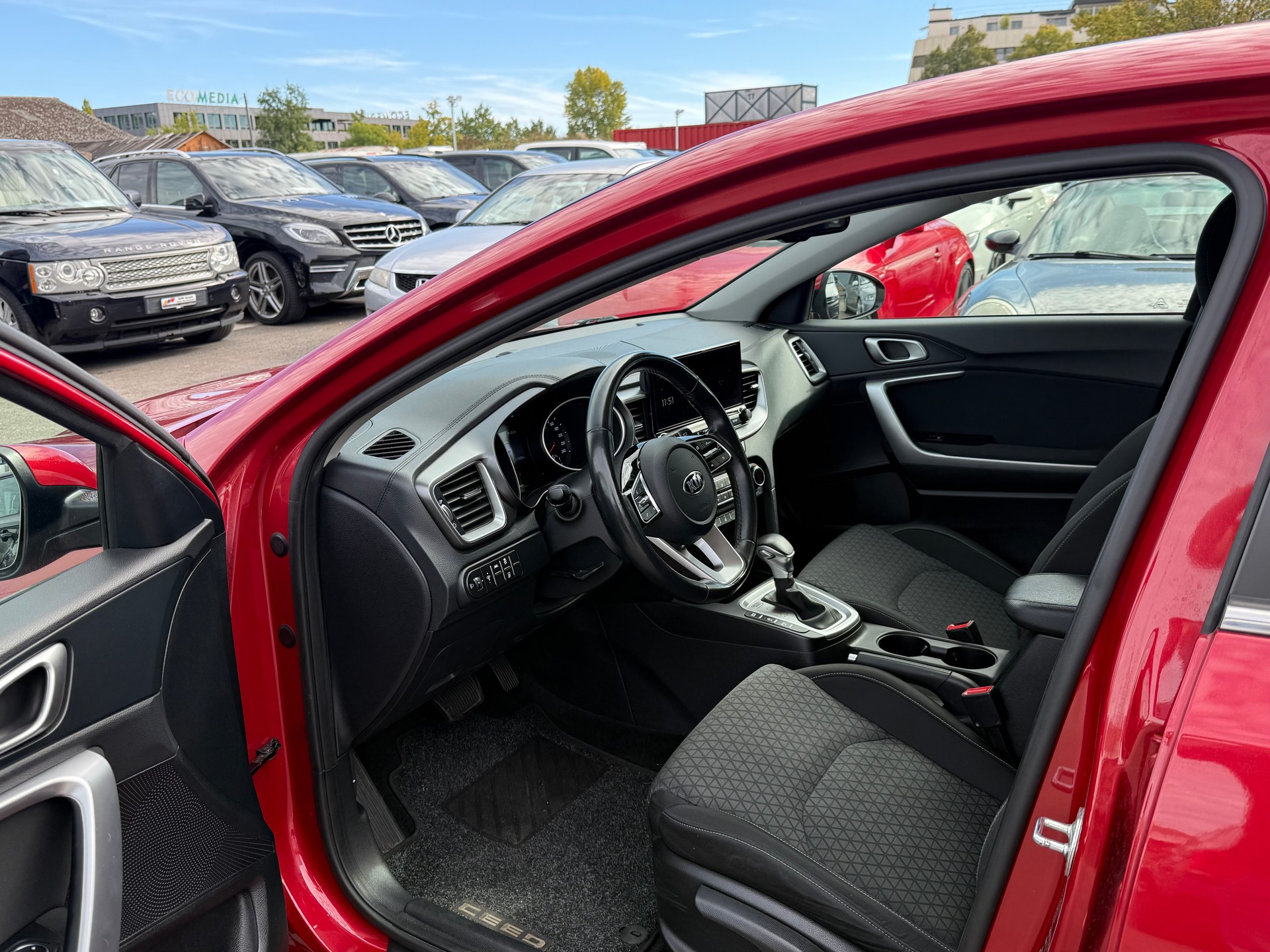 KIA Ceed 1.6 CRDi MHD Power DCT / Frisch ab MFK / 8-fach bereift / Rückfahrkamera / Apple/Andriod Carplay /Navi-image-11