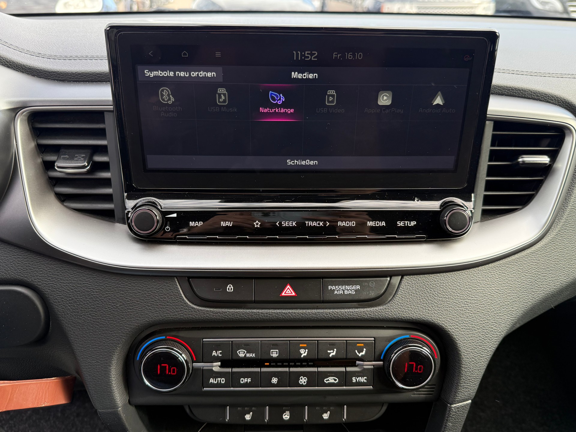 KIA Ceed 1.6 CRDi MHD Power DCT / Frisch ab MFK / 8-fach bereift / Rückfahrkamera / Apple/Andriod Carplay /Navi-image-9