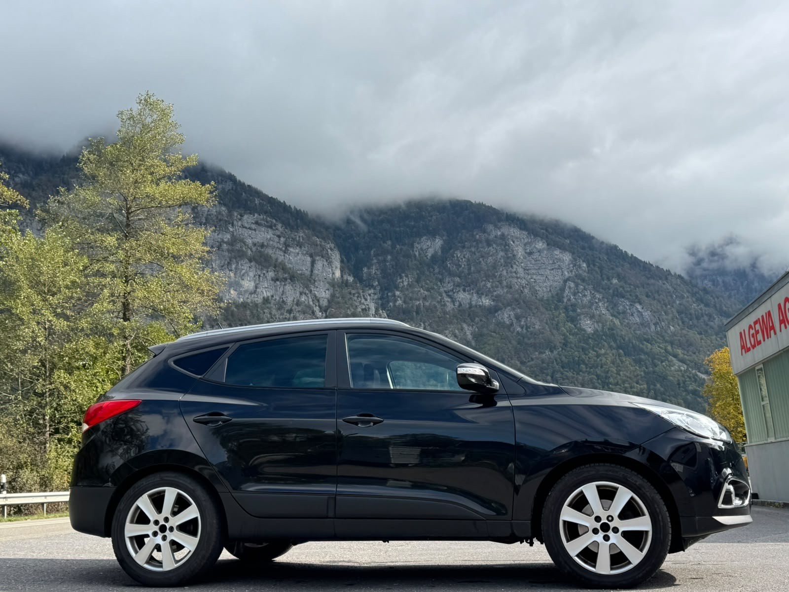 HYUNDAI iX 35 2.0 CRDi Premium 4WD-image-3